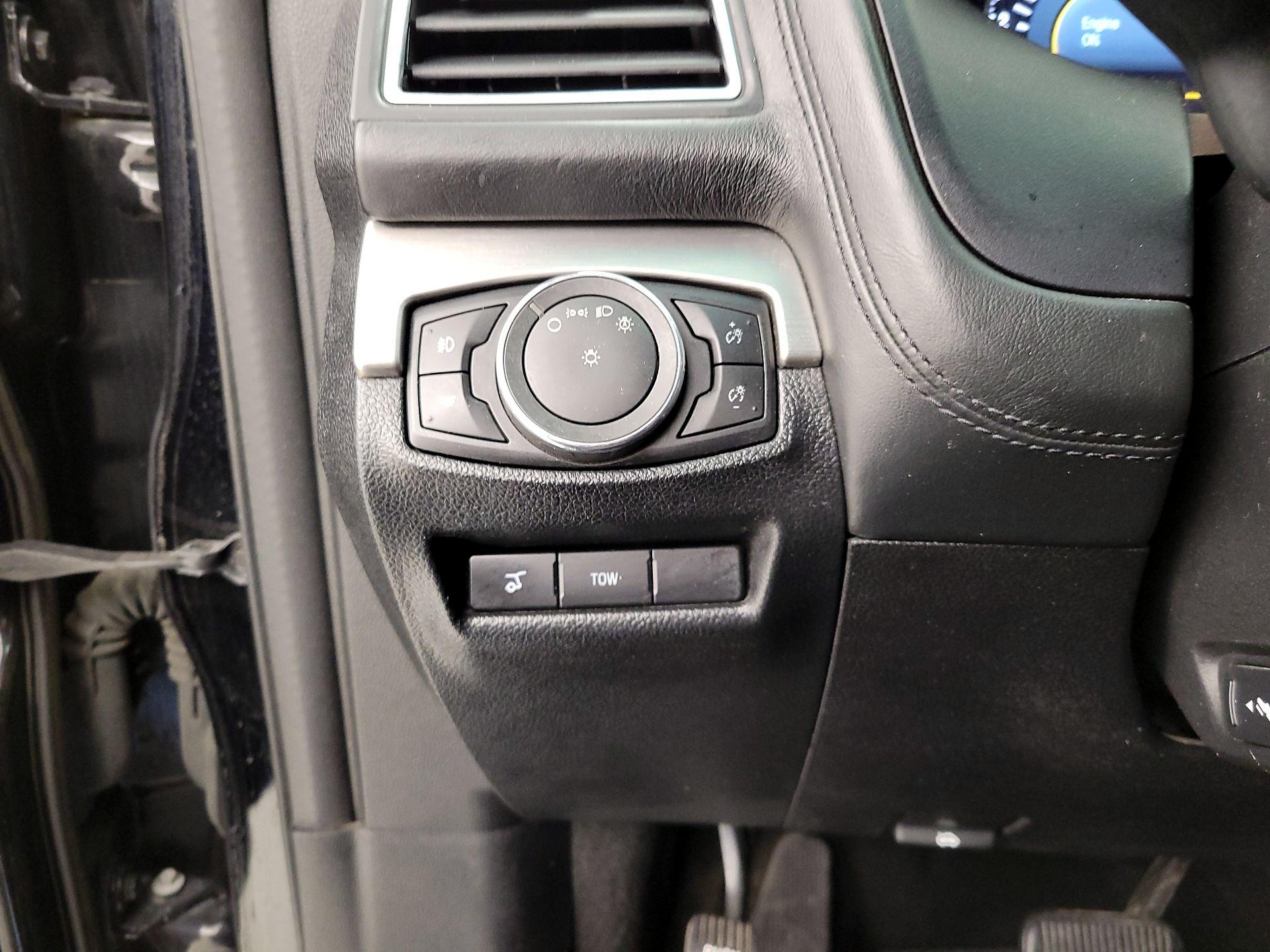 Thumbnail: 2016 Ford Explorer - 13