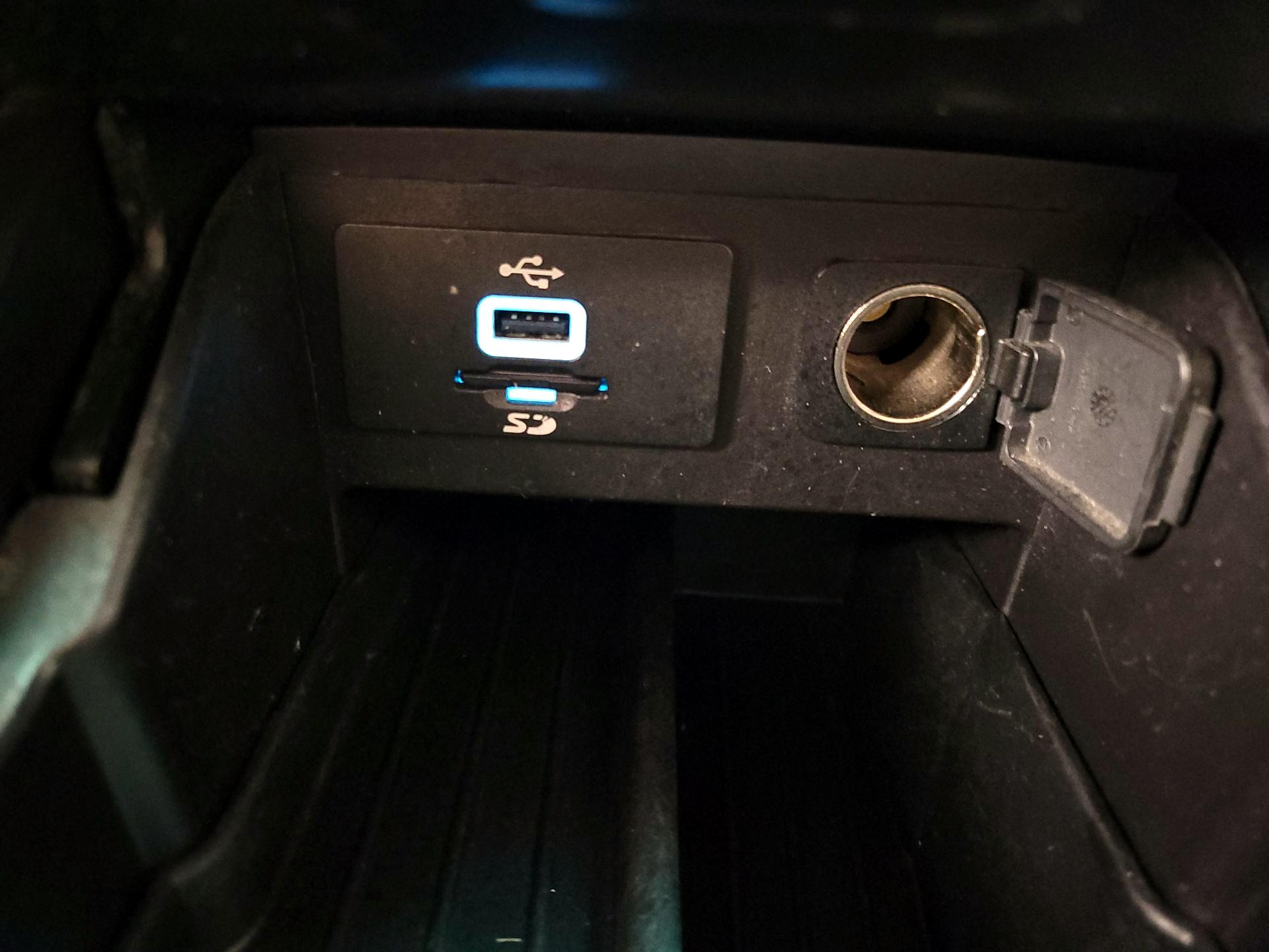 Thumbnail: 2016 Ford Explorer - 18