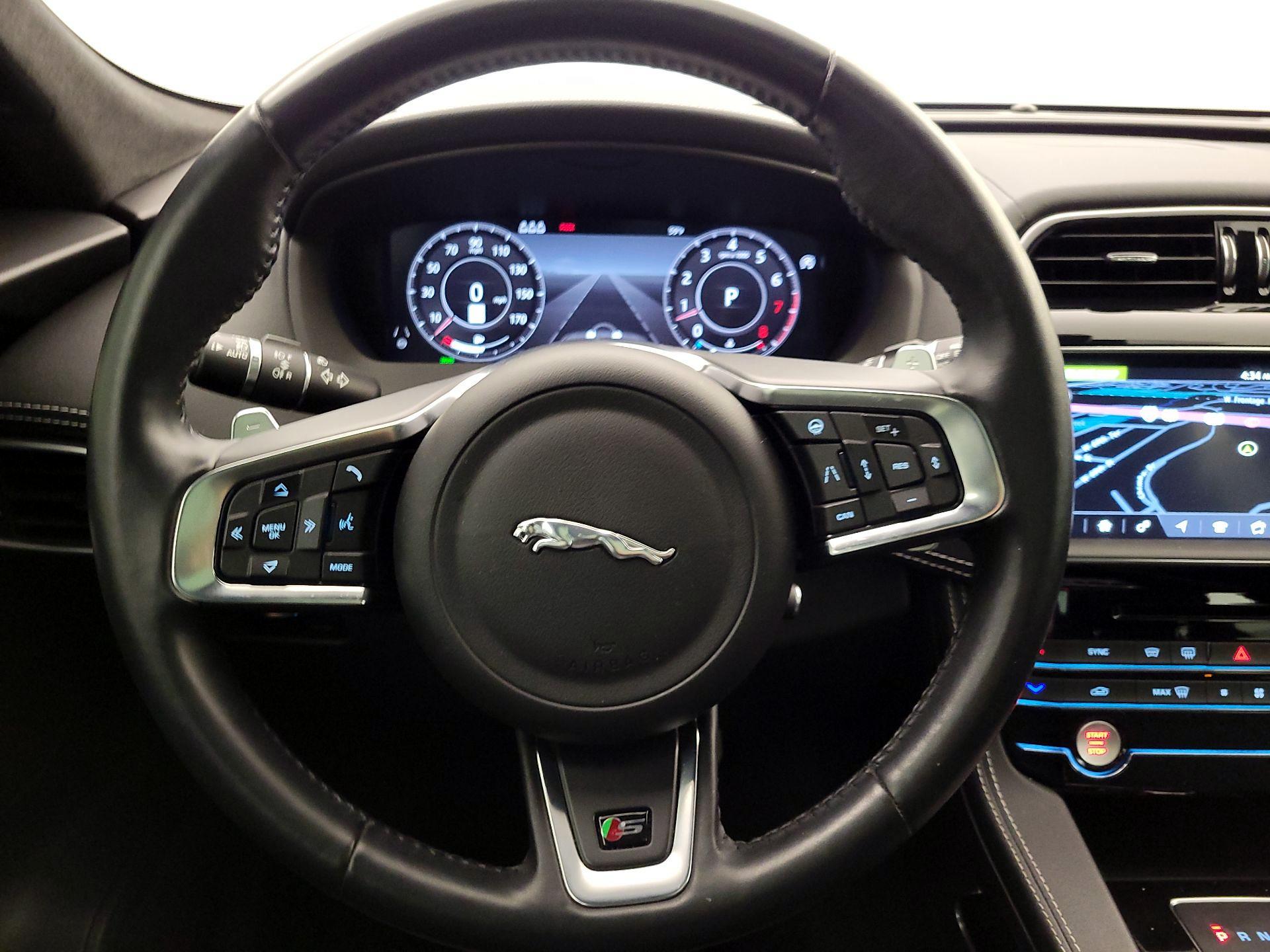 Thumbnail: 2019 Jaguar F-Pace - 10