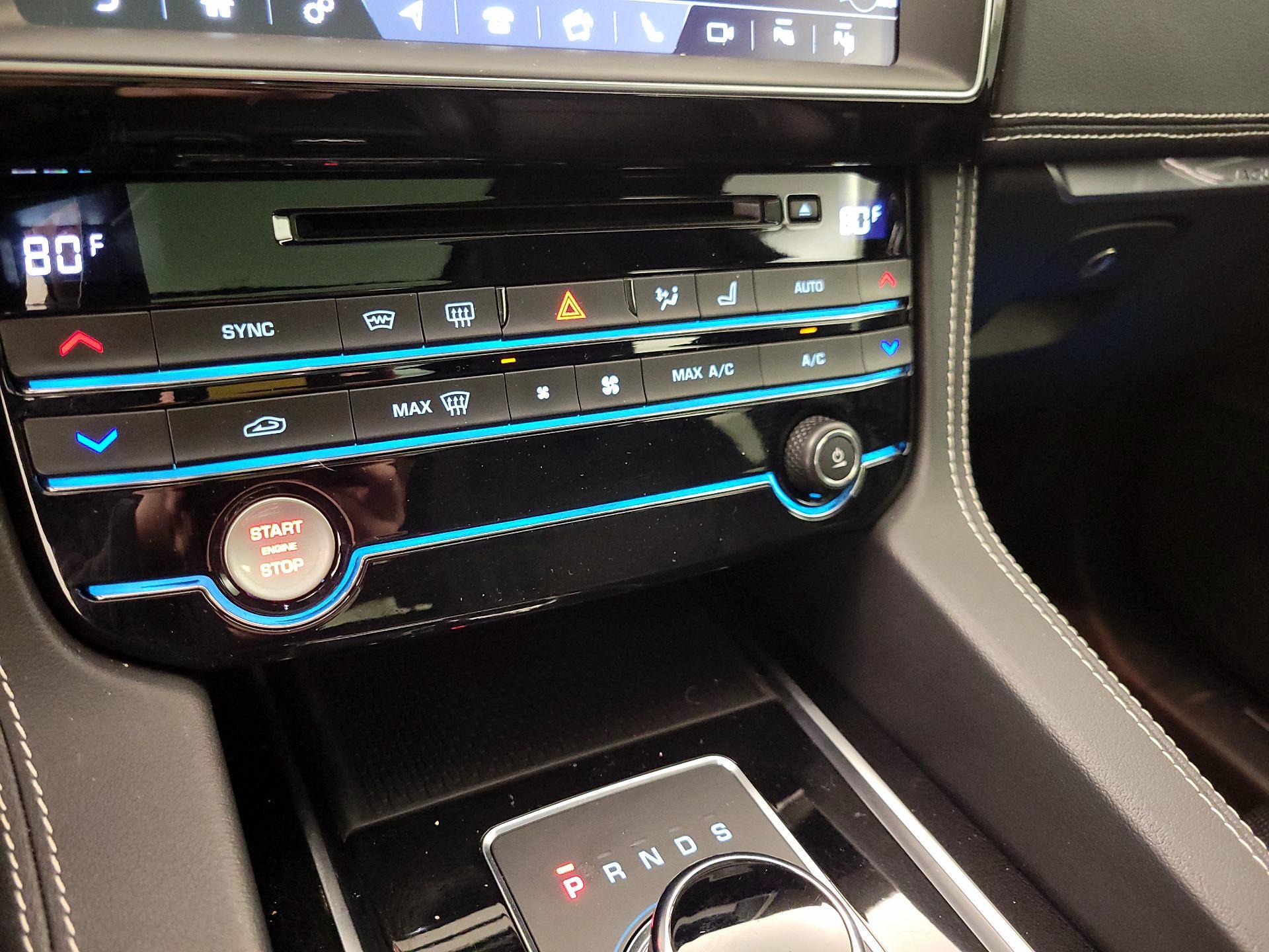 Thumbnail: 2019 Jaguar F-Pace - 17