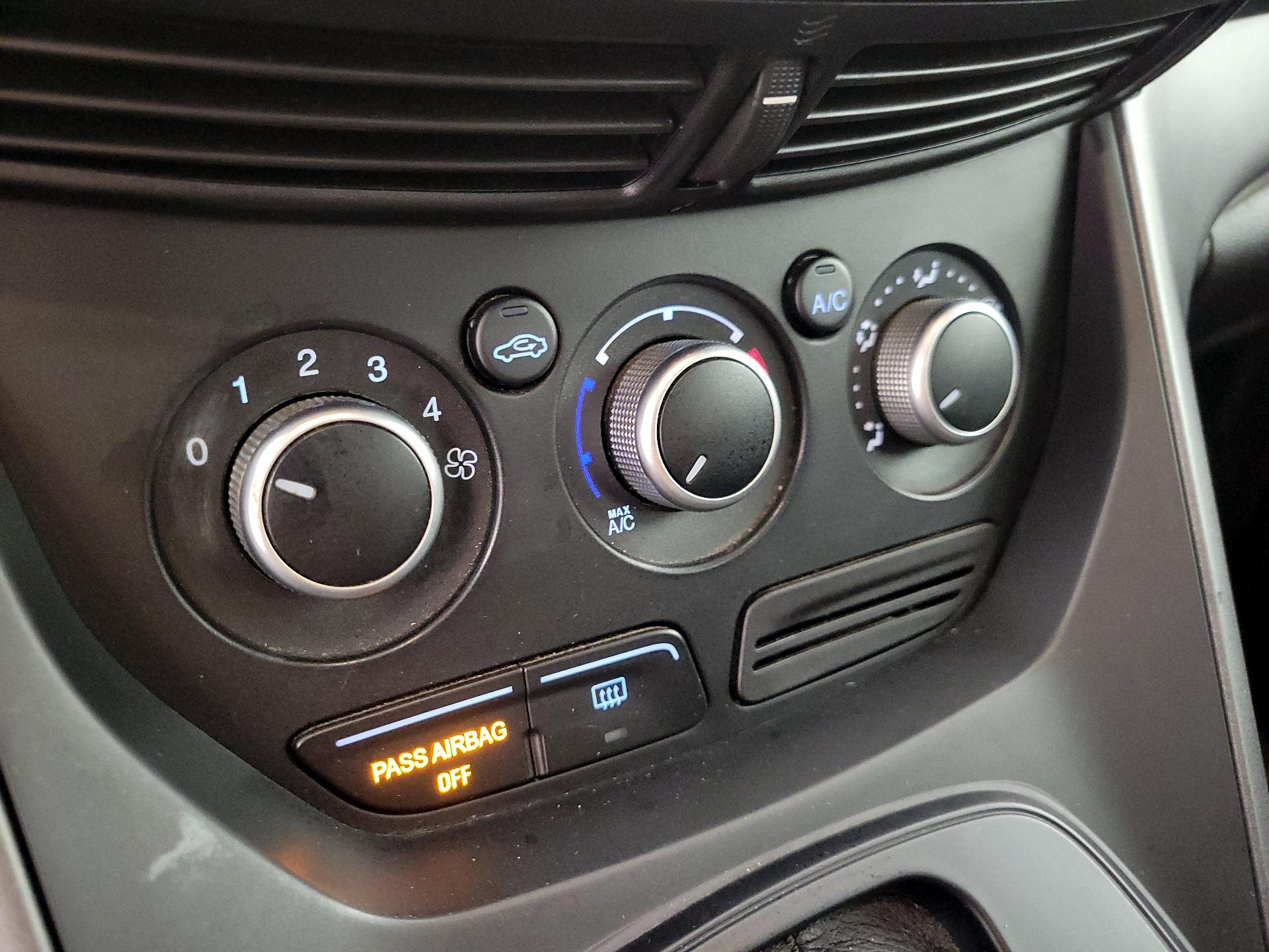 Thumbnail: 2015 Ford Escape - 16