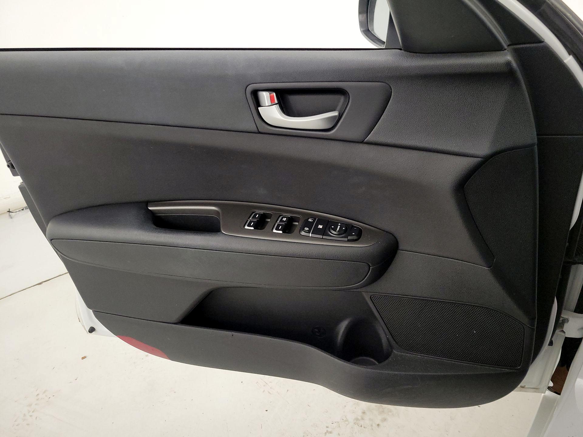 Thumbnail: 2020 Kia Optima - 12