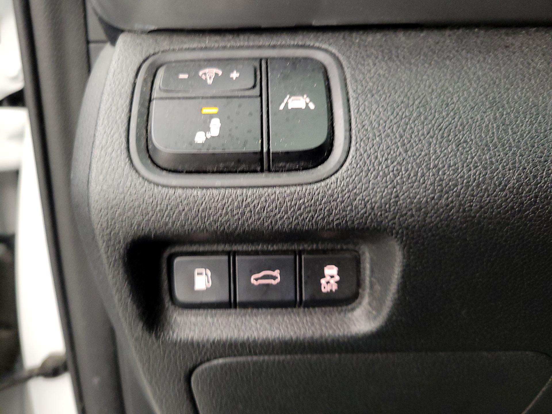 Thumbnail: 2020 Kia Optima - 13