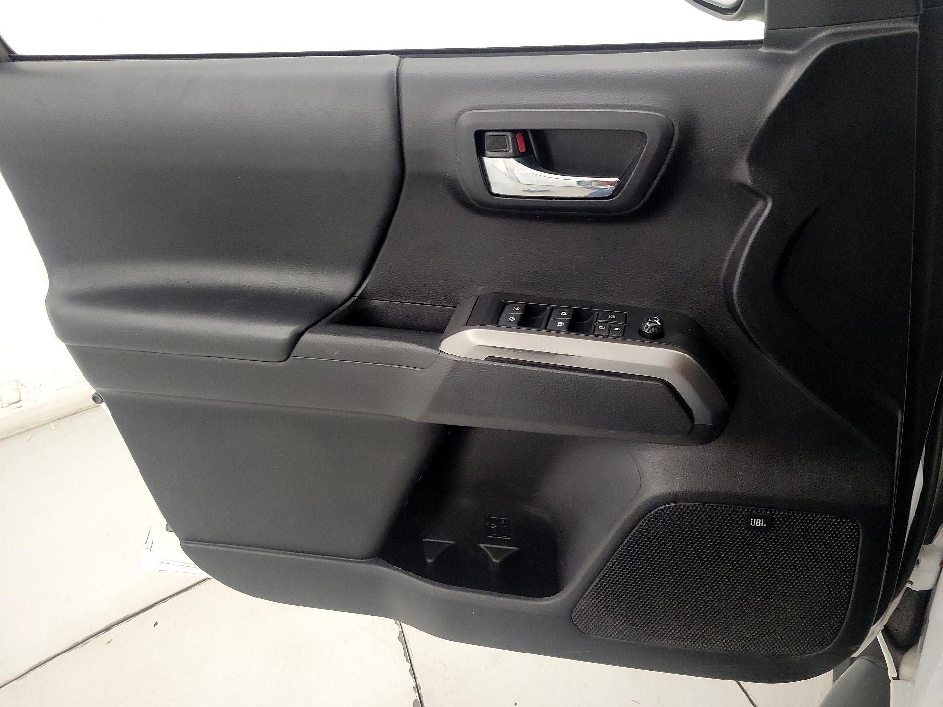 Thumbnail: 2020 Toyota Tacoma - 12