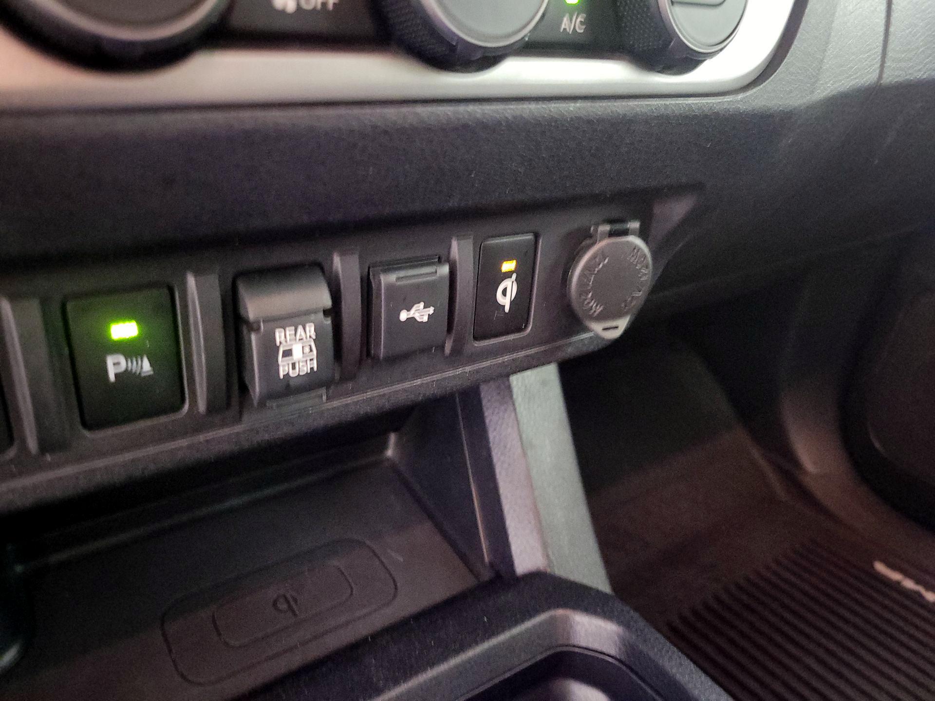 Thumbnail: 2020 Toyota Tacoma - 18