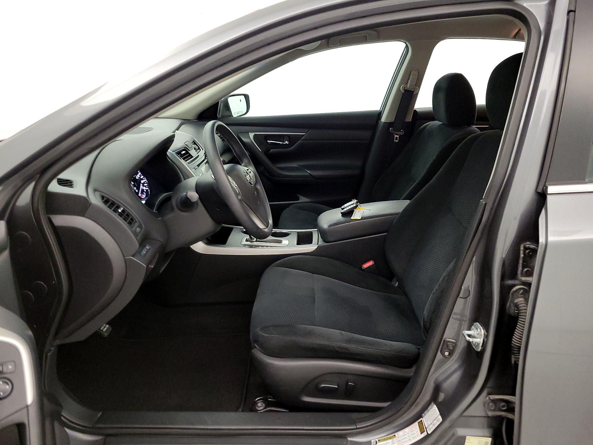 Thumbnail: 2015 Nissan Altima - 11