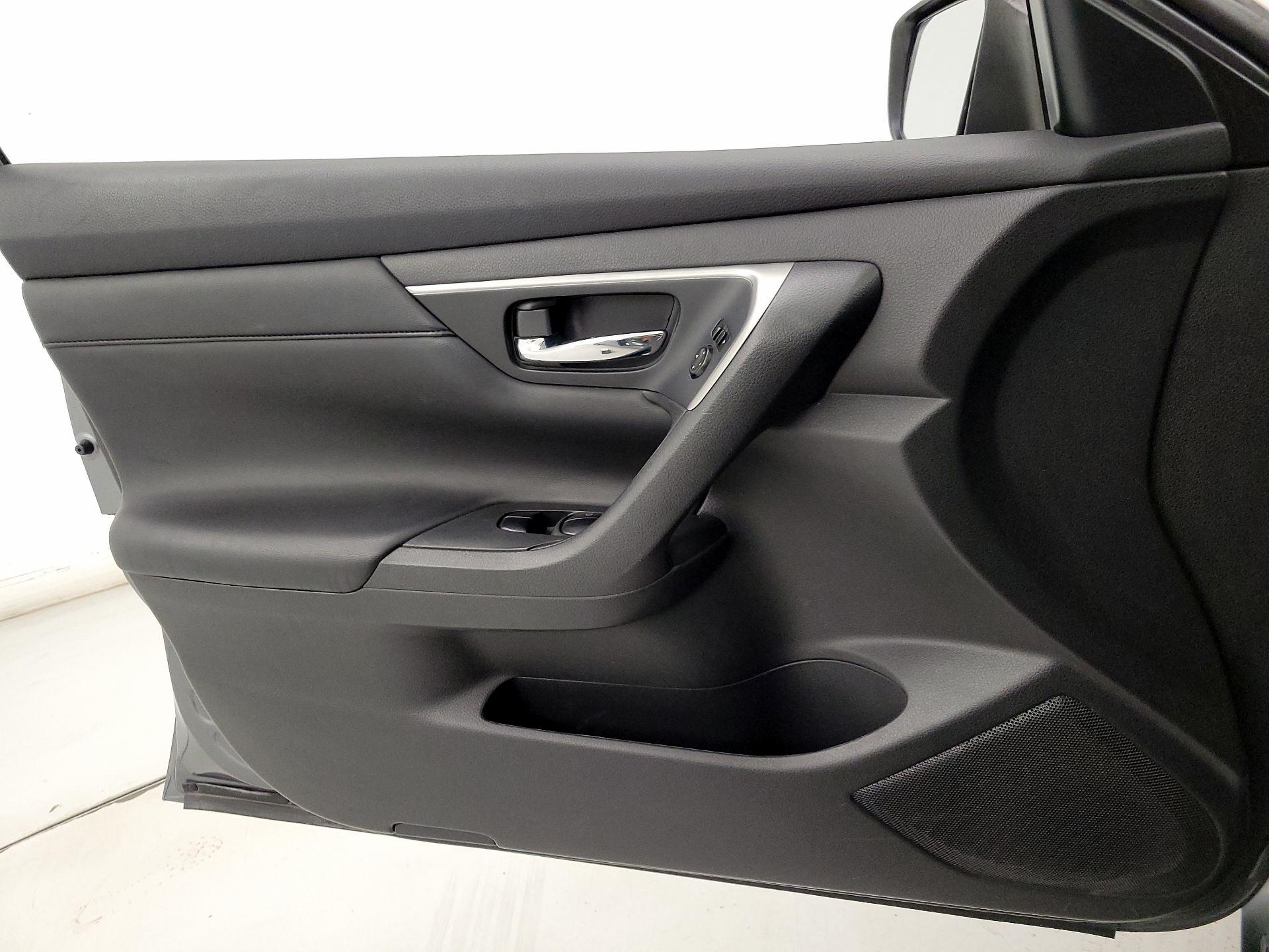 Thumbnail: 2015 Nissan Altima - 12