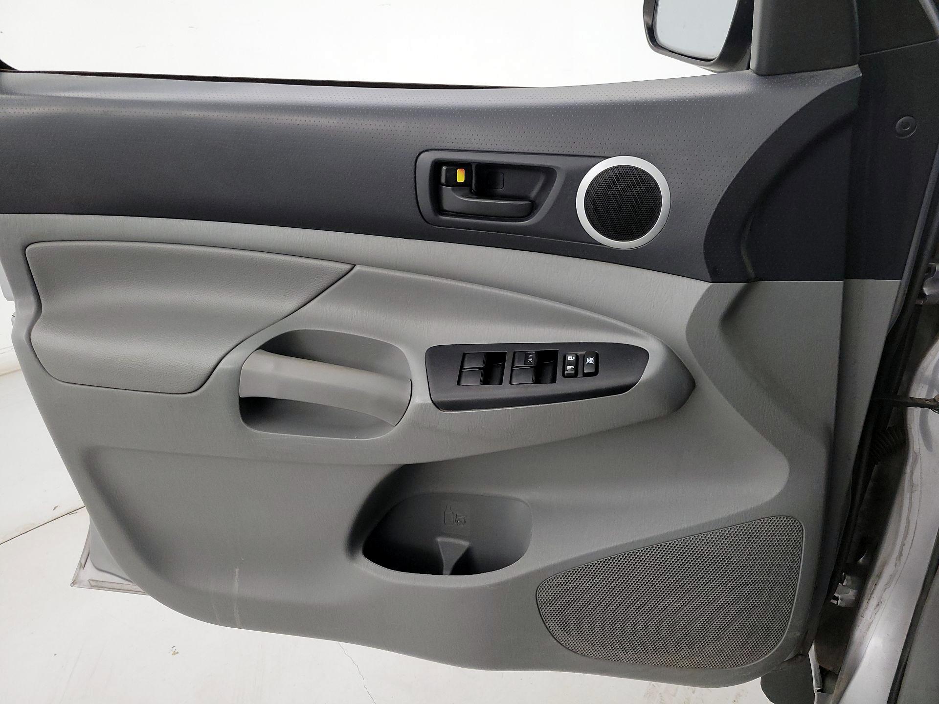 Thumbnail: 2014 Toyota Tacoma - 12