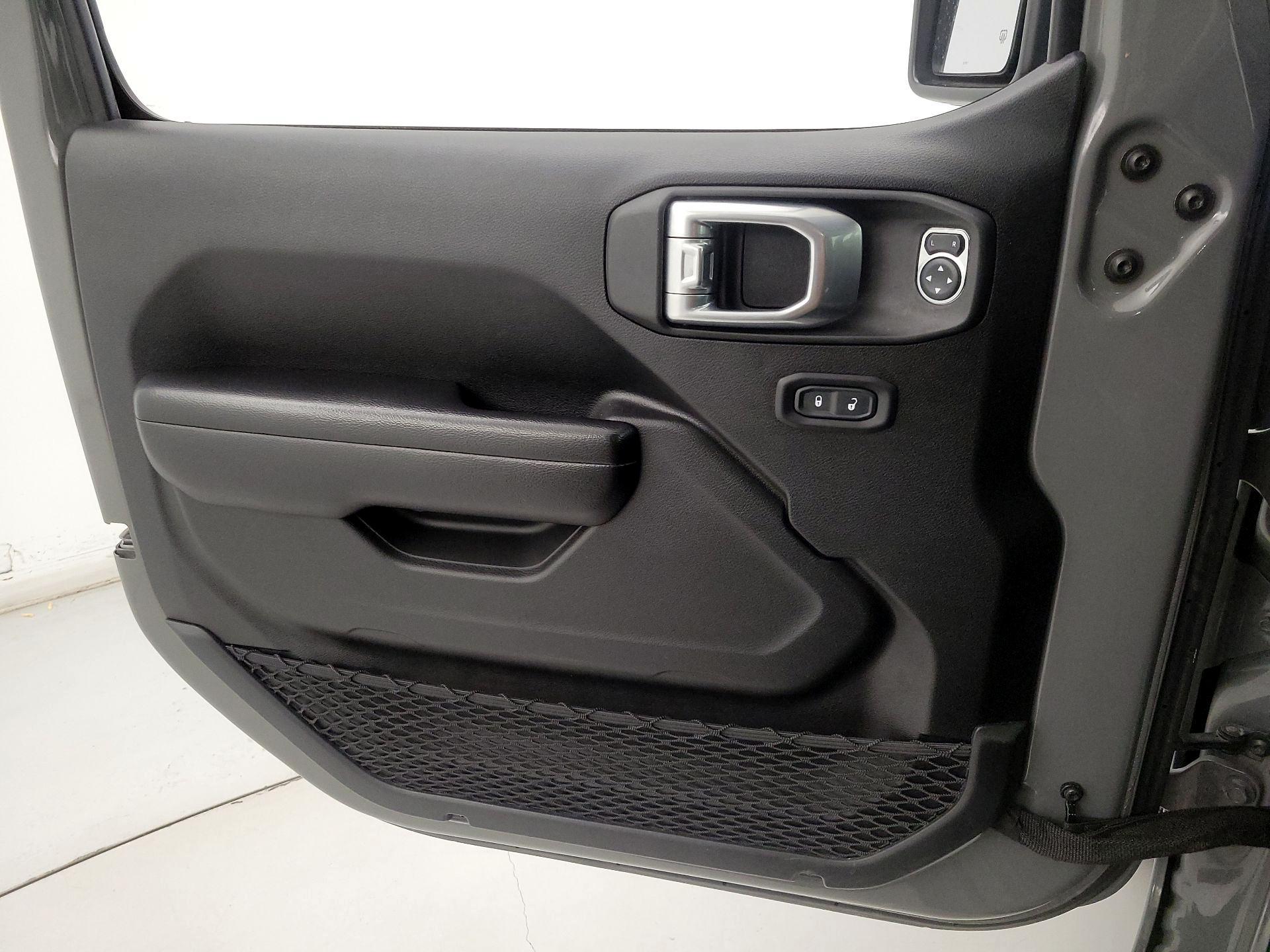 Thumbnail: 2021 Jeep Gladiator - 12