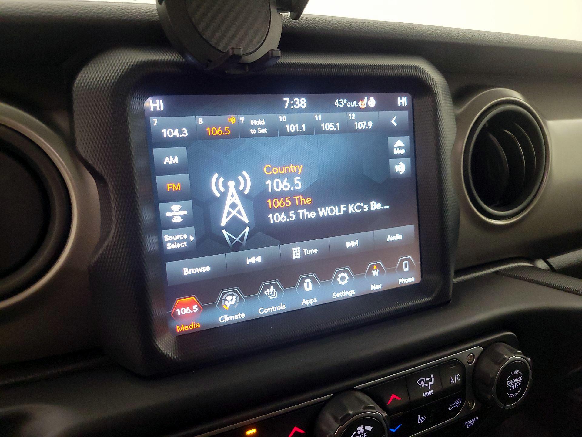 Thumbnail: 2021 Jeep Gladiator - 16