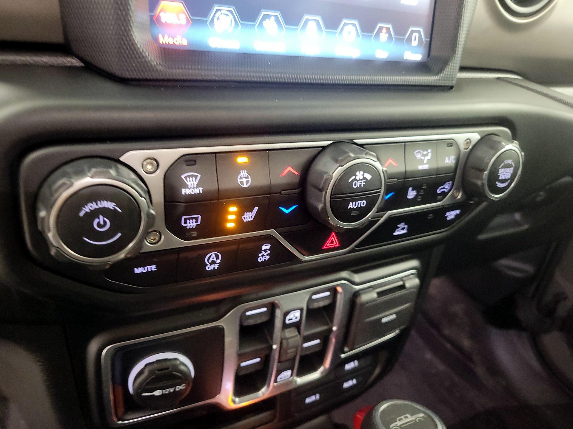 Thumbnail: 2021 Jeep Gladiator - 17