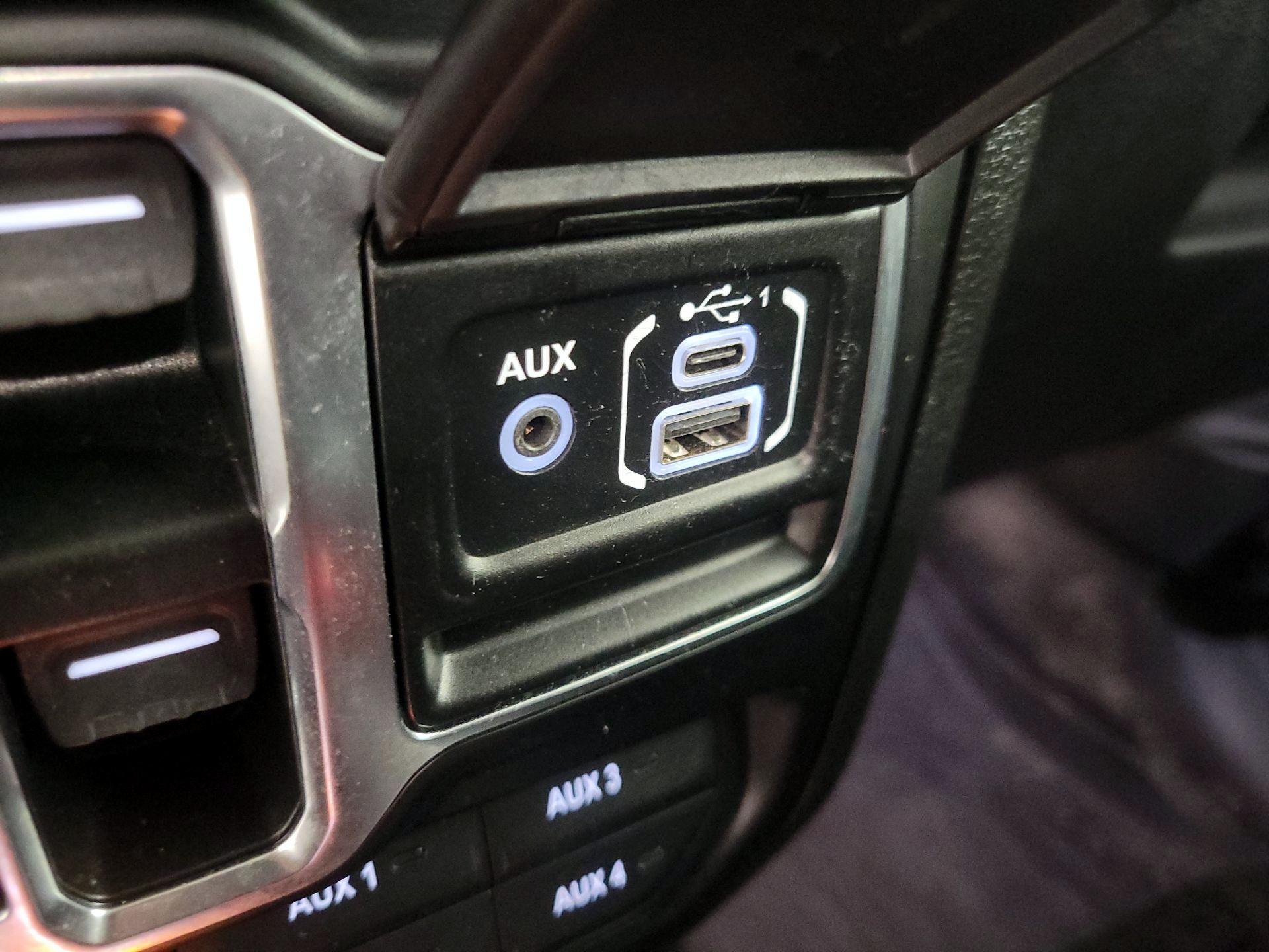 Thumbnail: 2021 Jeep Gladiator - 19