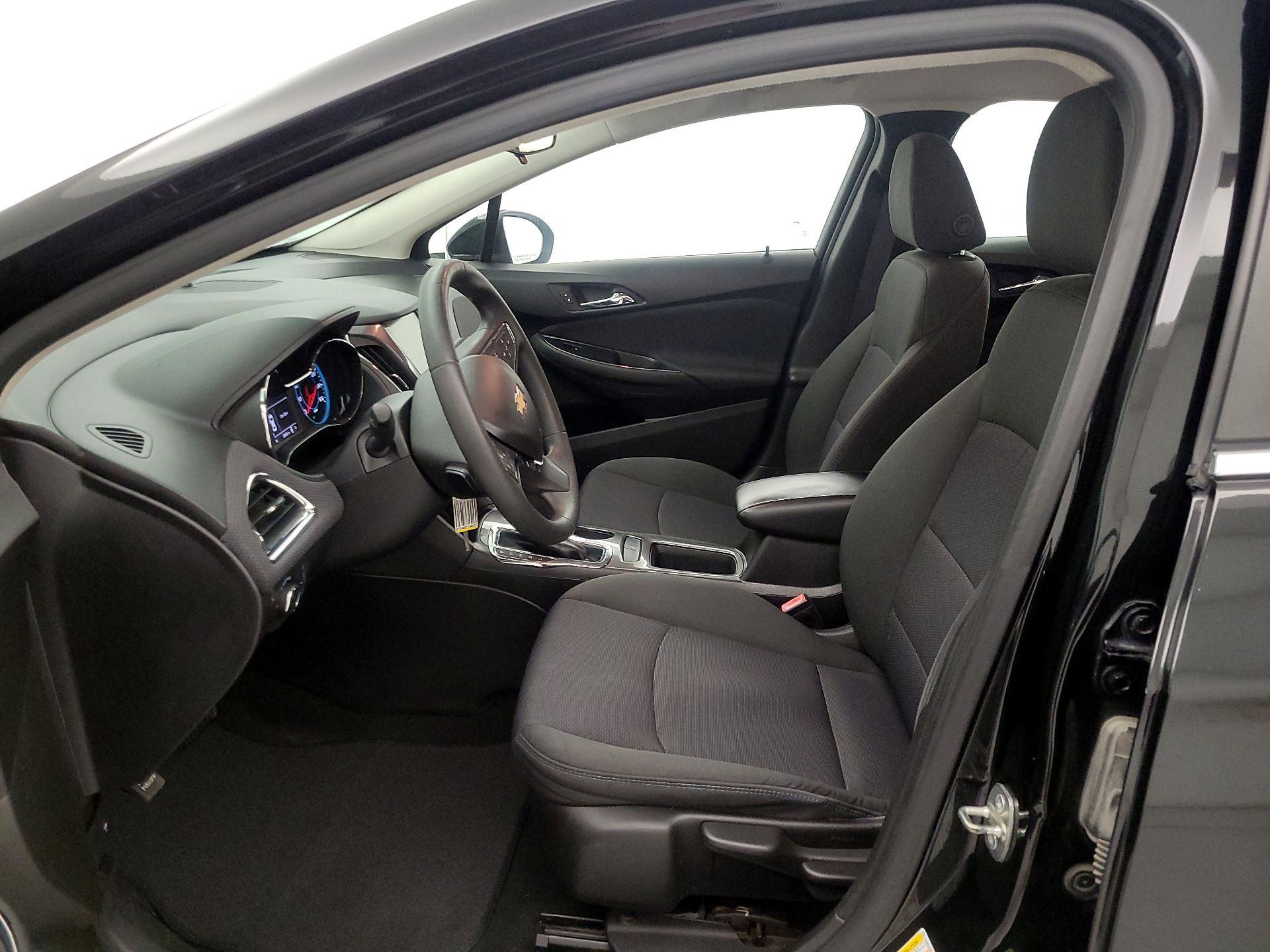 Thumbnail: 2017 Chevrolet Cruze - 11