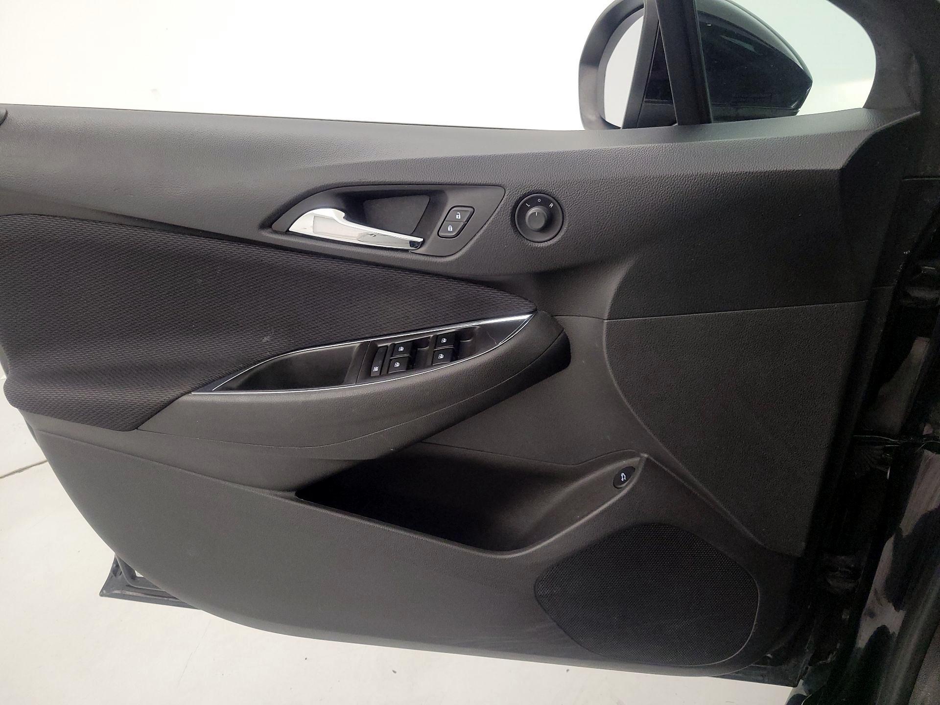 Thumbnail: 2017 Chevrolet Cruze - 12