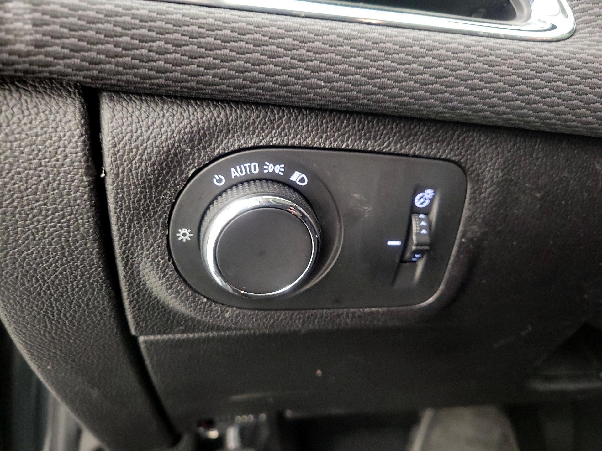 Thumbnail: 2017 Chevrolet Cruze - 13