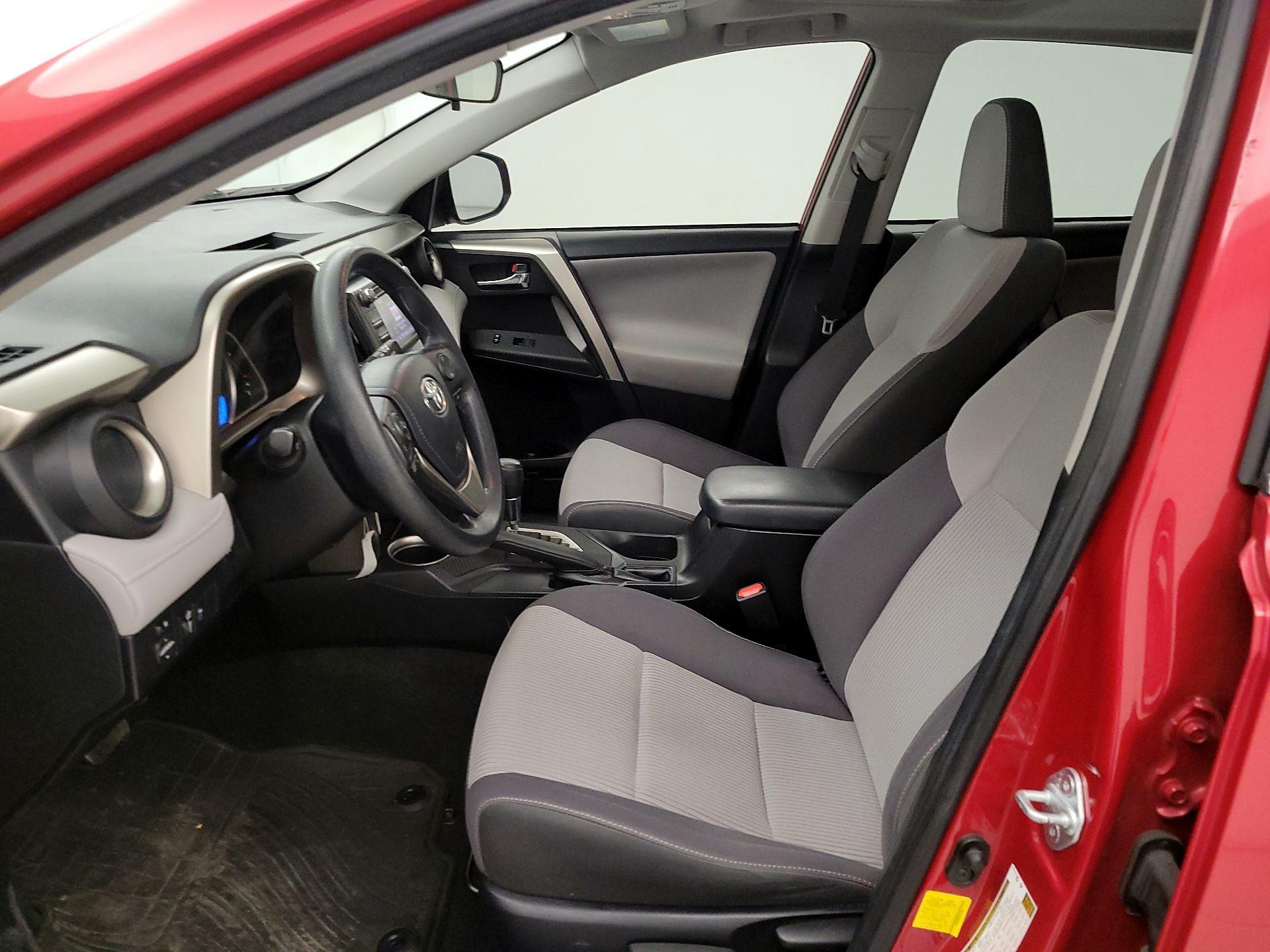 Thumbnail: 2015 Toyota RAV4 - 11