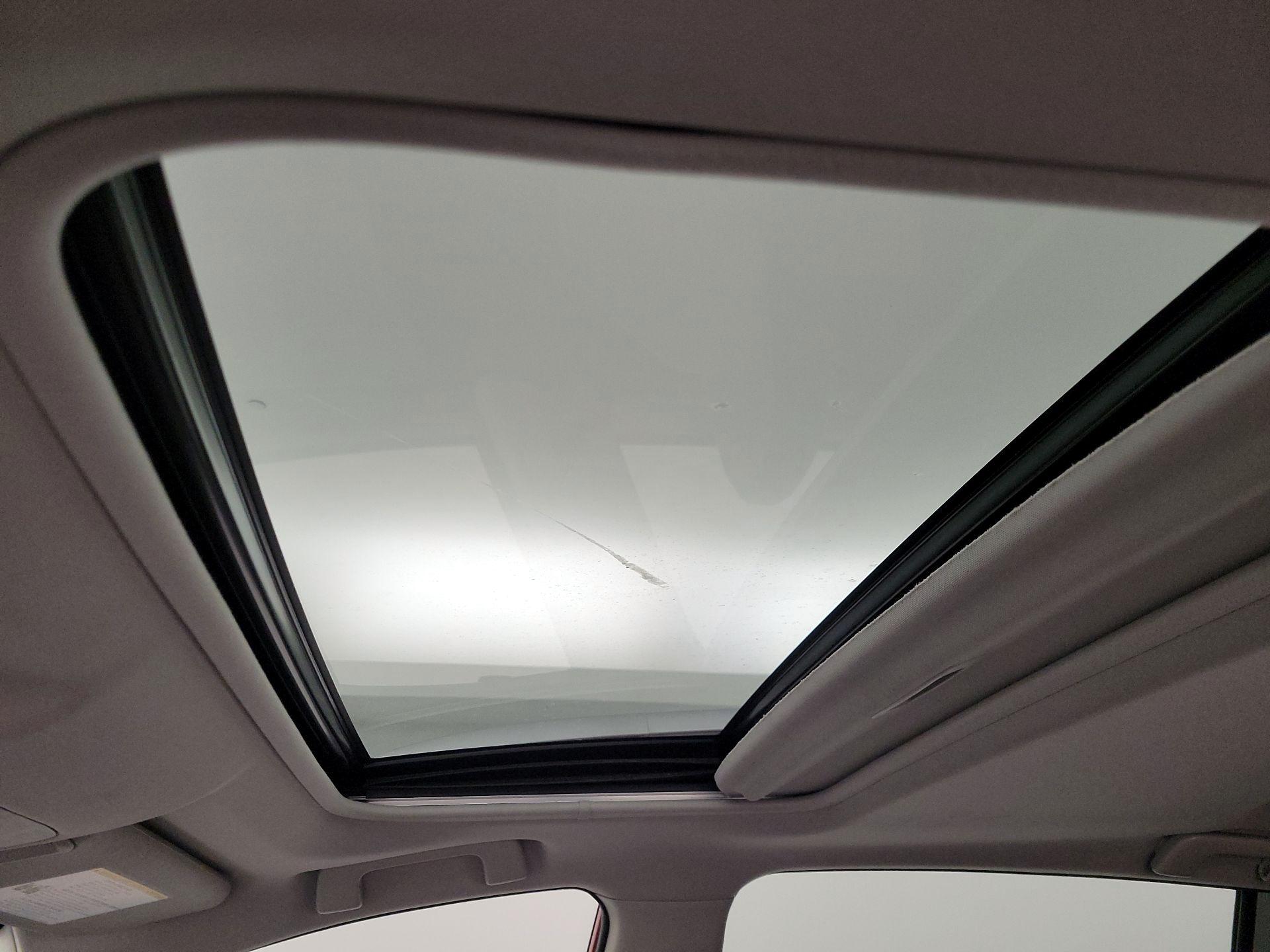 Thumbnail: 2015 Toyota RAV4 - 19