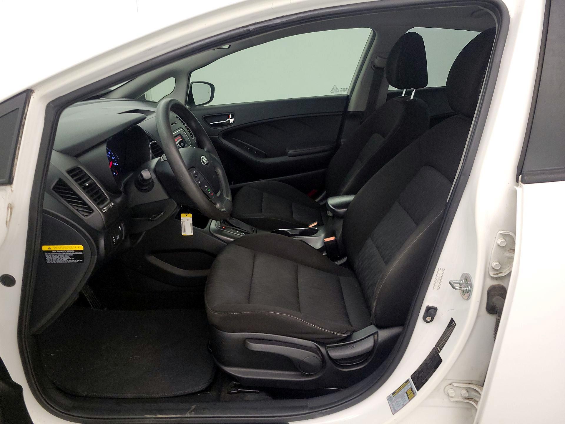 Thumbnail: 2016 Kia Forte - 11