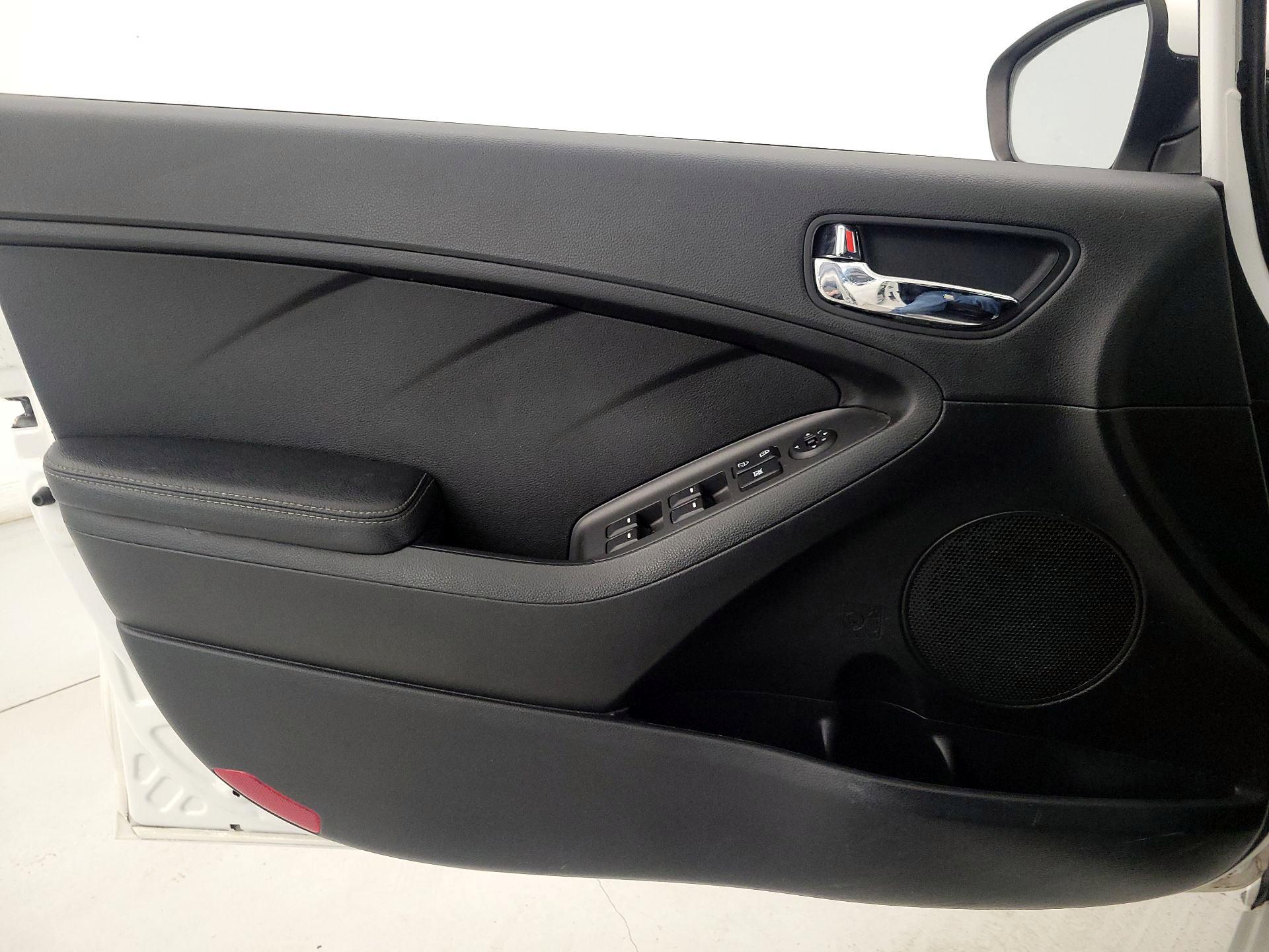 Thumbnail: 2016 Kia Forte - 12