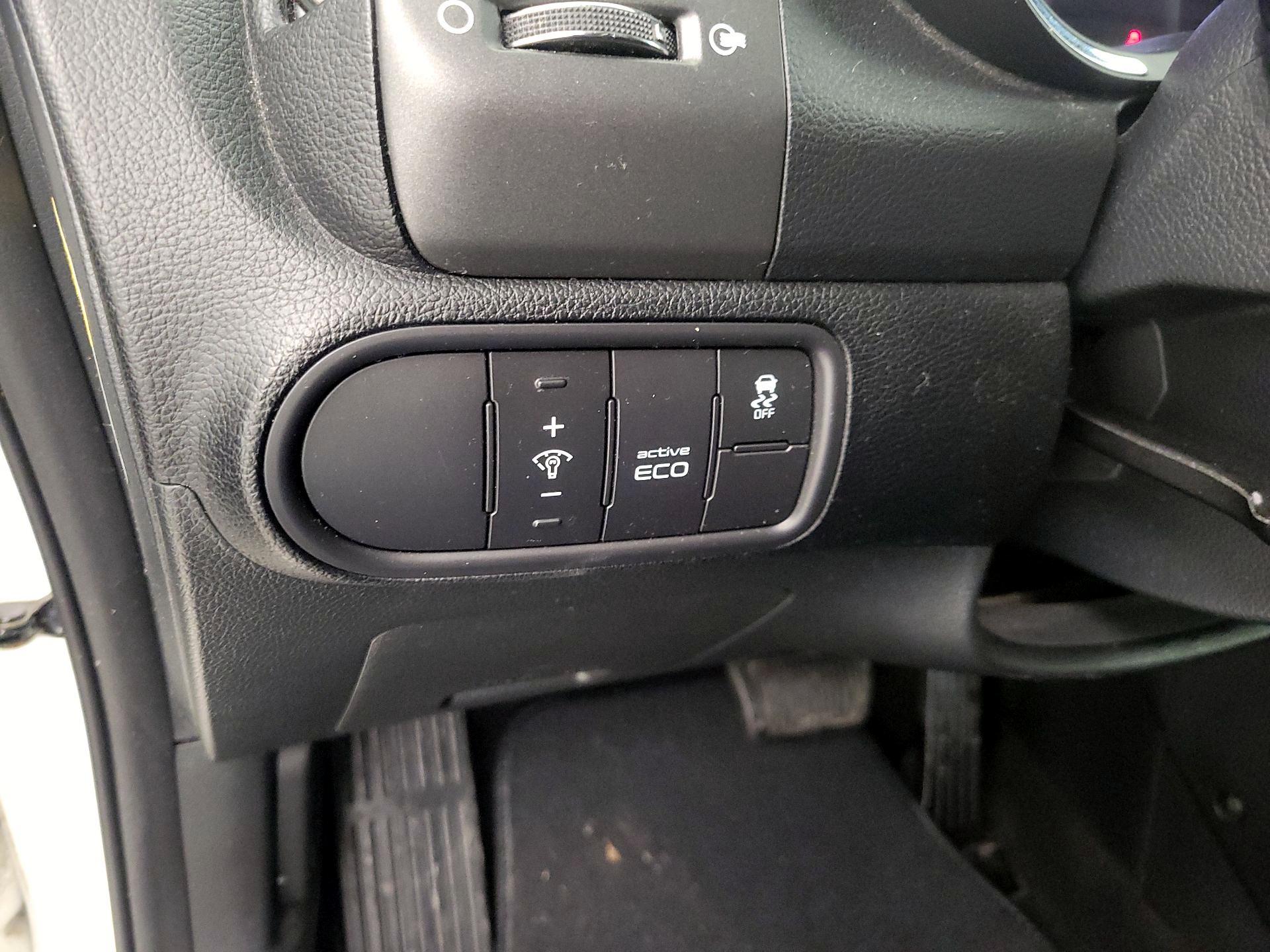 Thumbnail: 2016 Kia Forte - 13