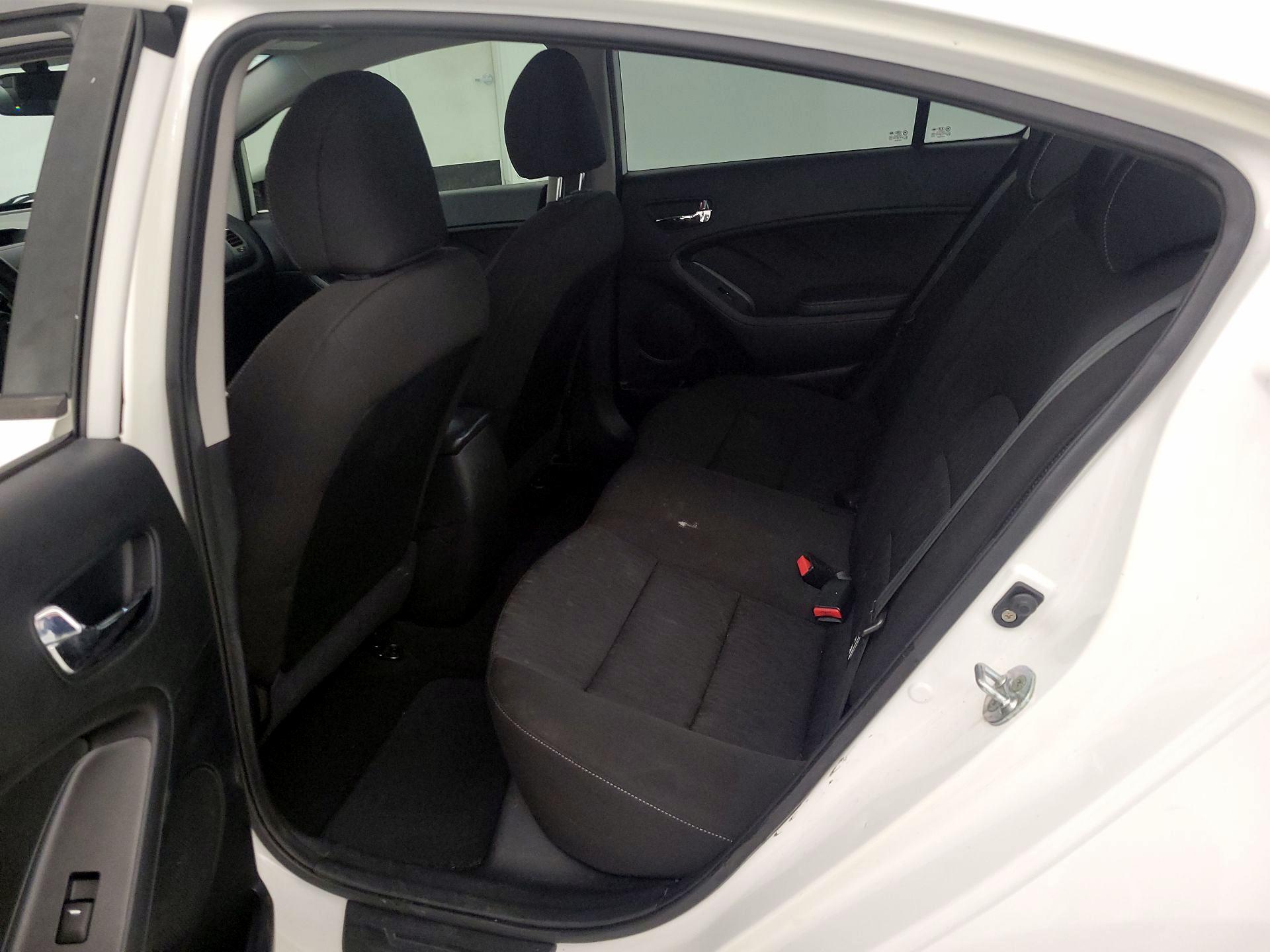 Thumbnail: 2016 Kia Forte - 18