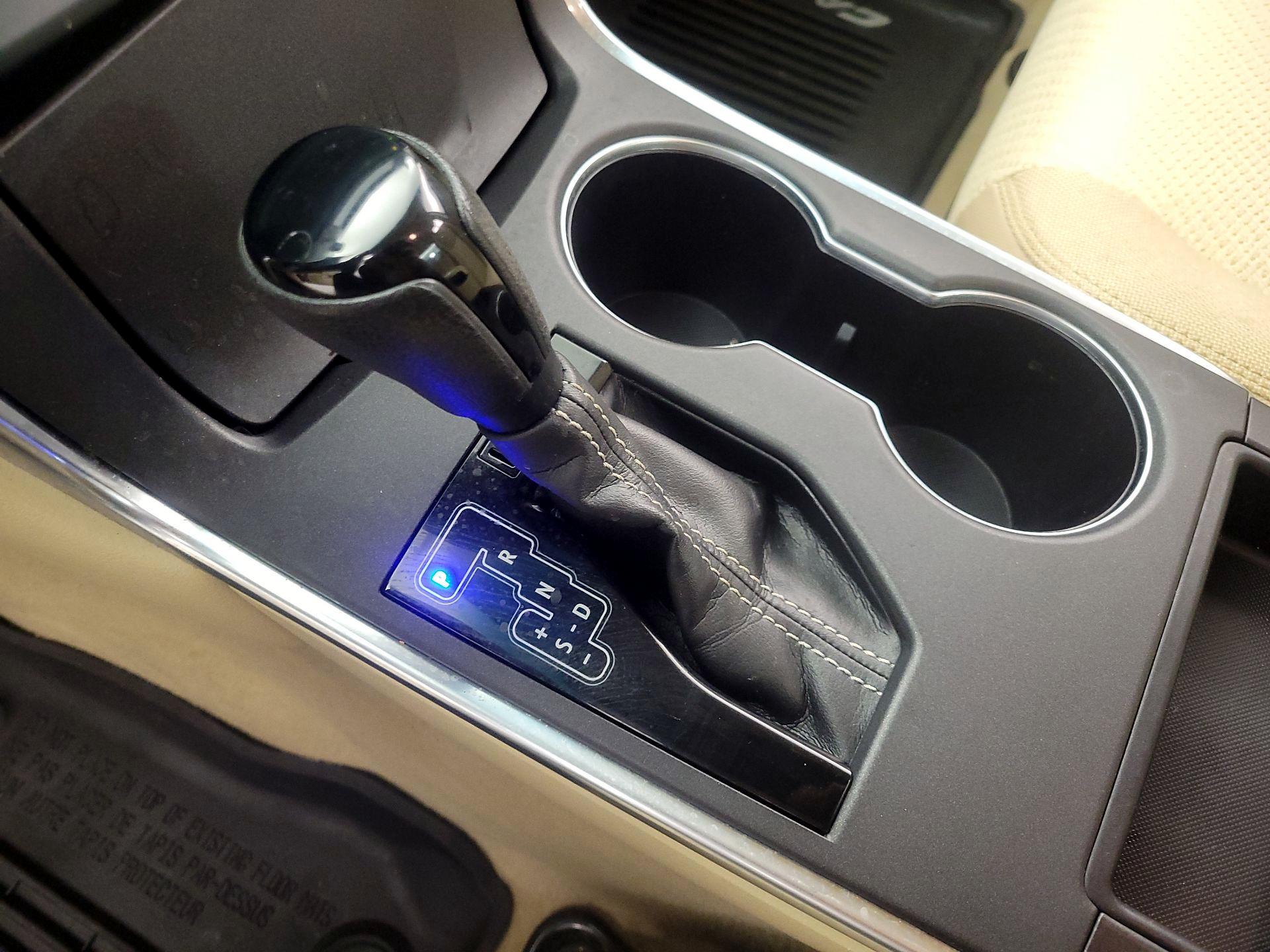 Thumbnail: 2017 Toyota Camry - 17