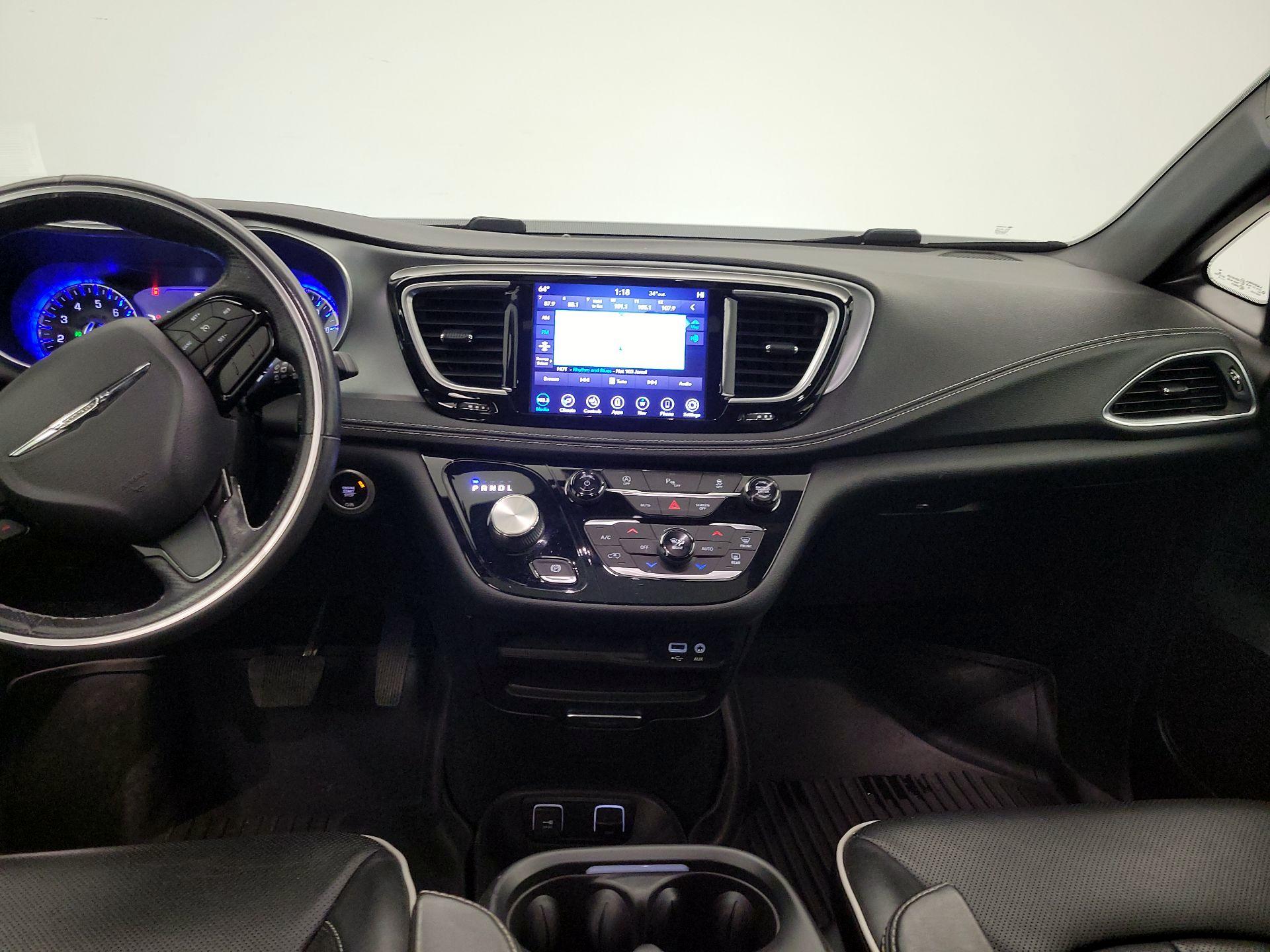 Thumbnail: 2019 Chrysler Pacifica - 9