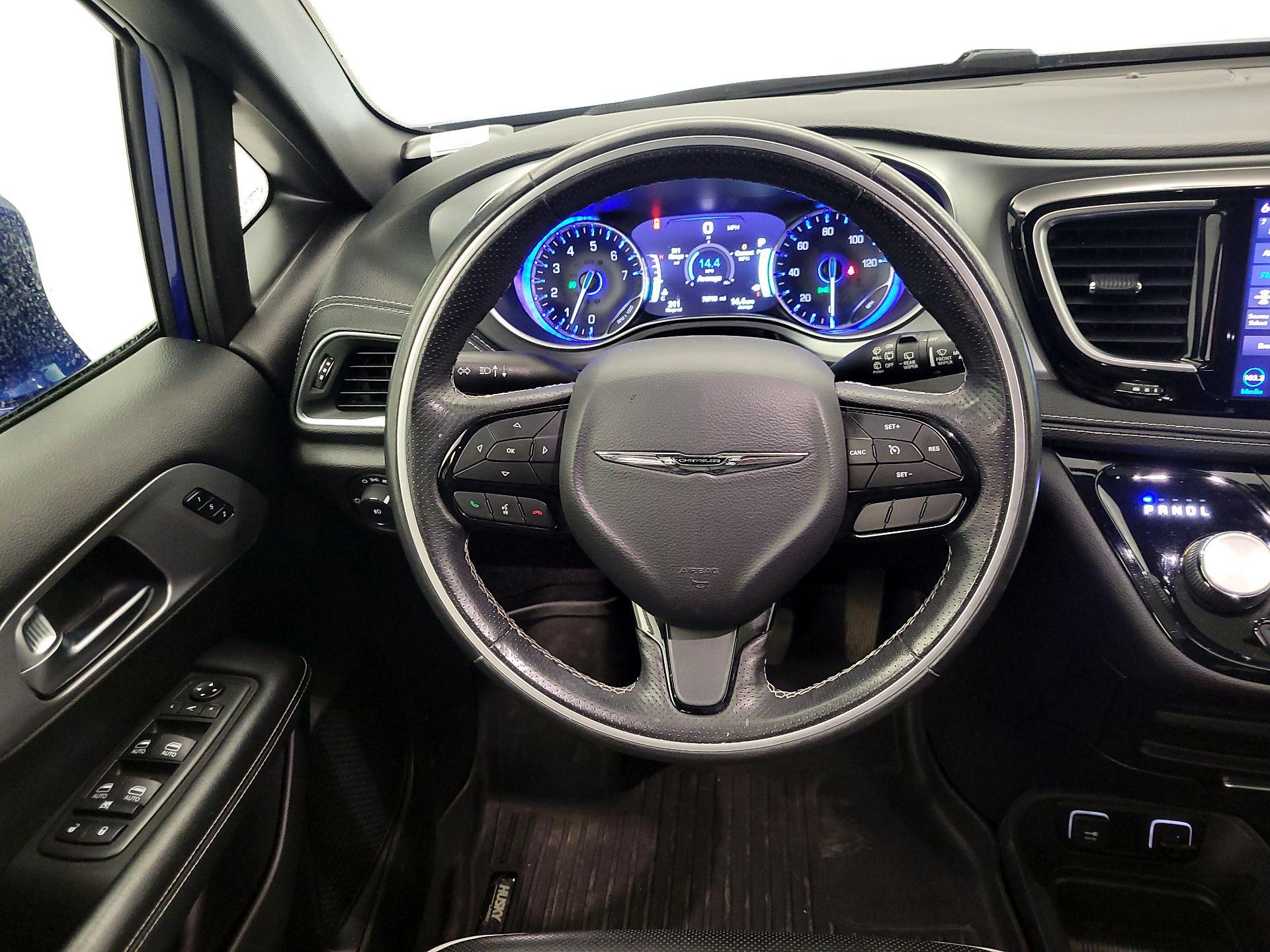 Thumbnail: 2019 Chrysler Pacifica - 10