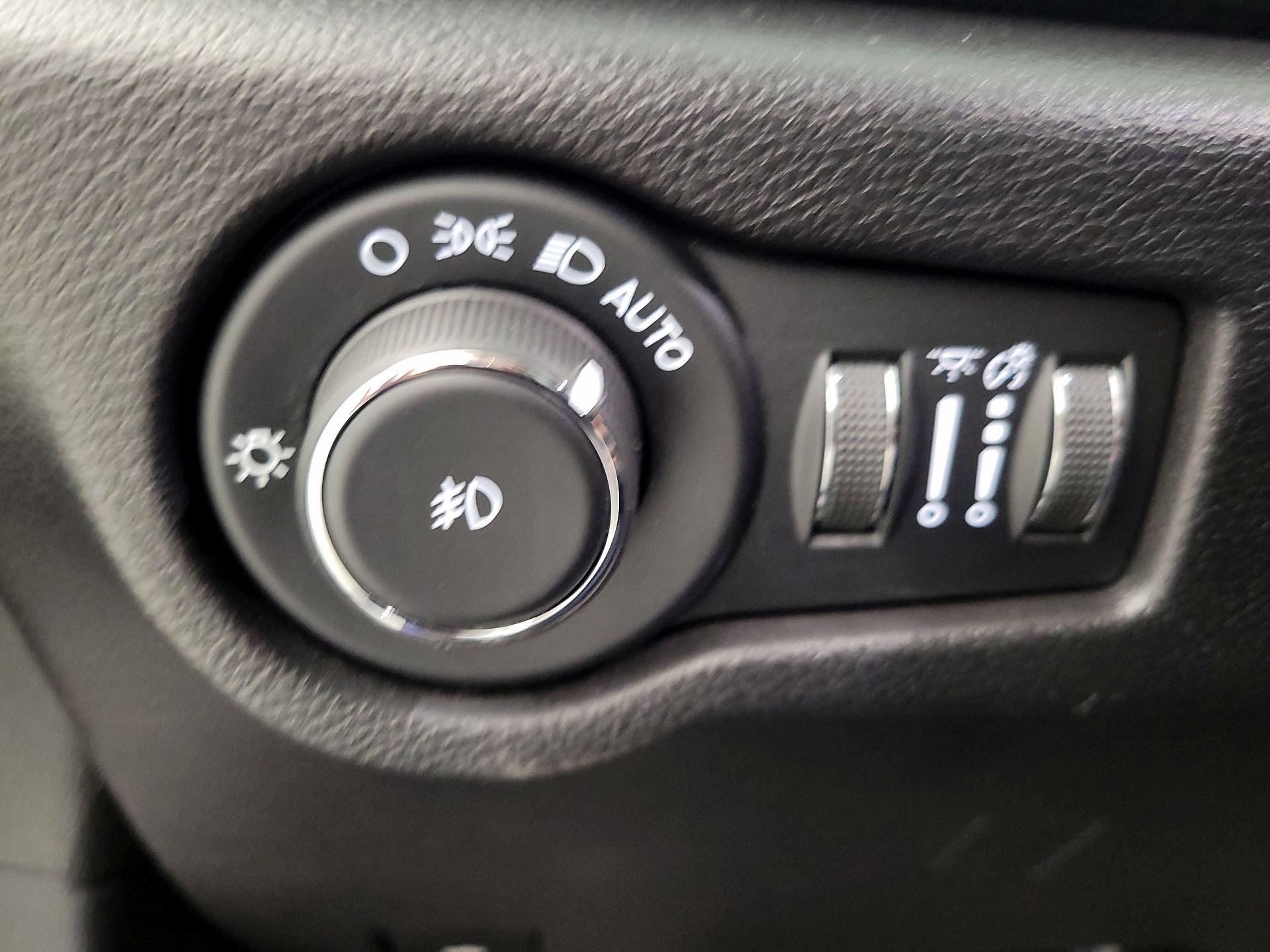 Thumbnail: 2019 Chrysler Pacifica - 13