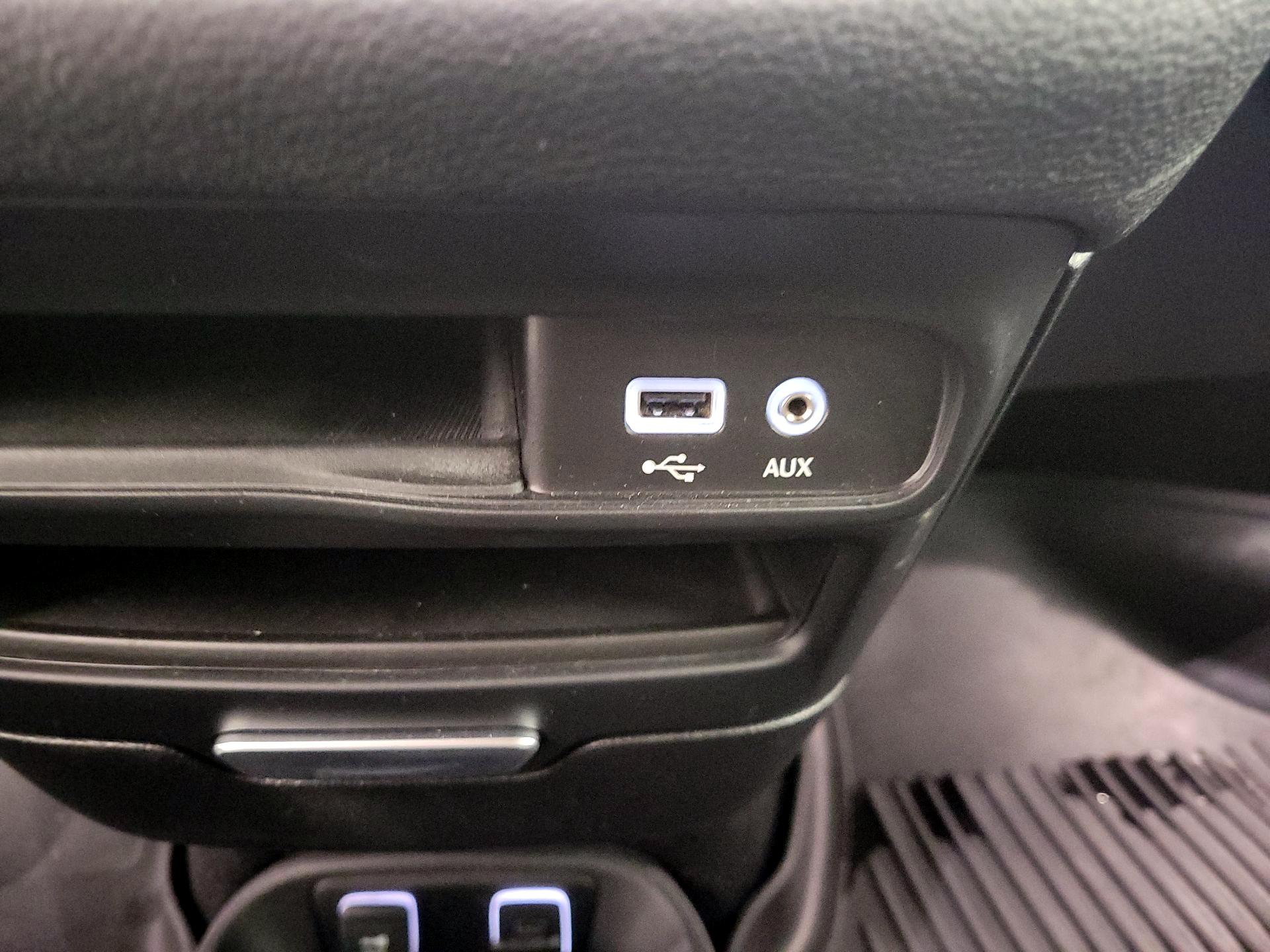 Thumbnail: 2019 Chrysler Pacifica - 19