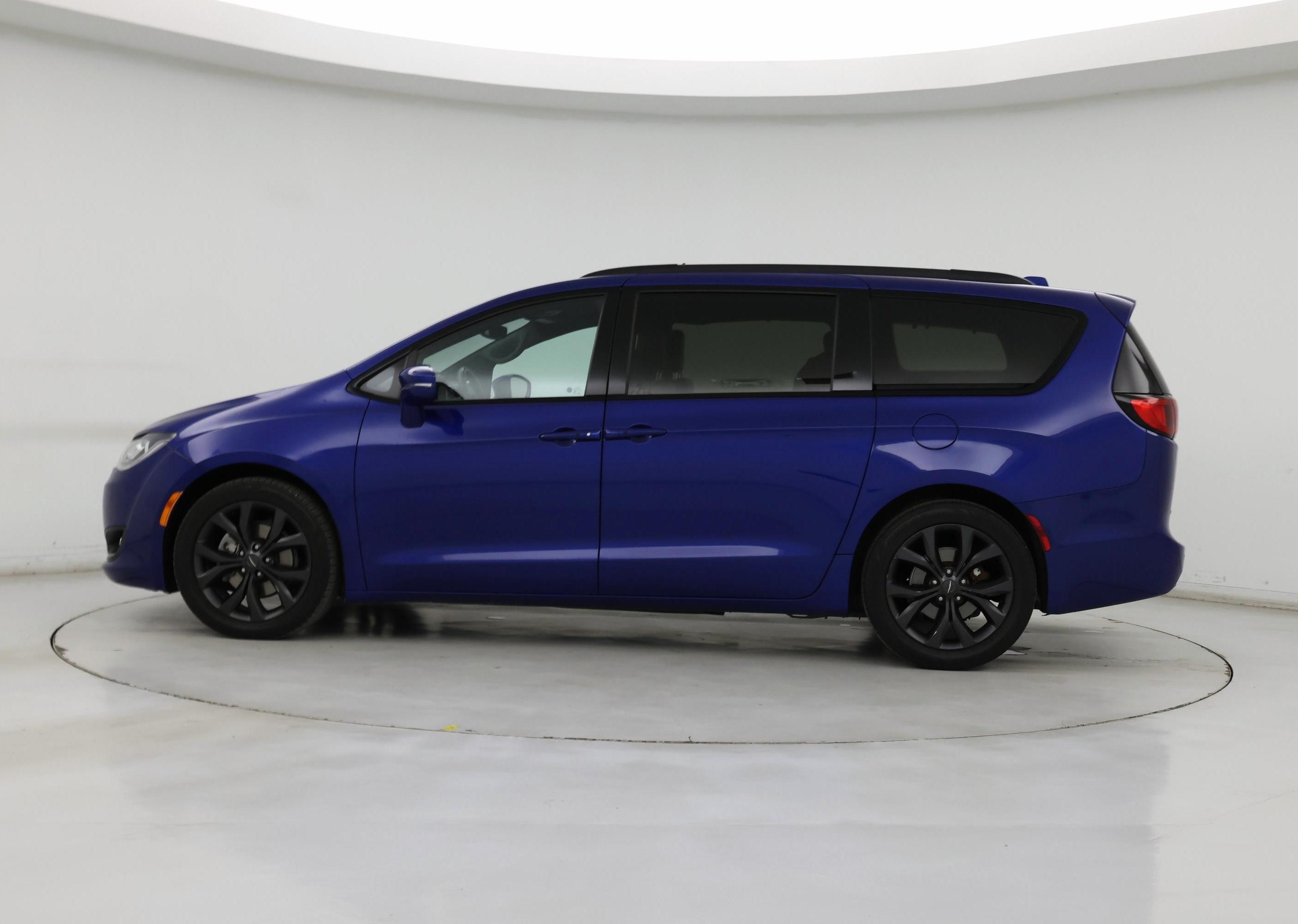 Thumbnail: 2019 Chrysler Pacifica - 3