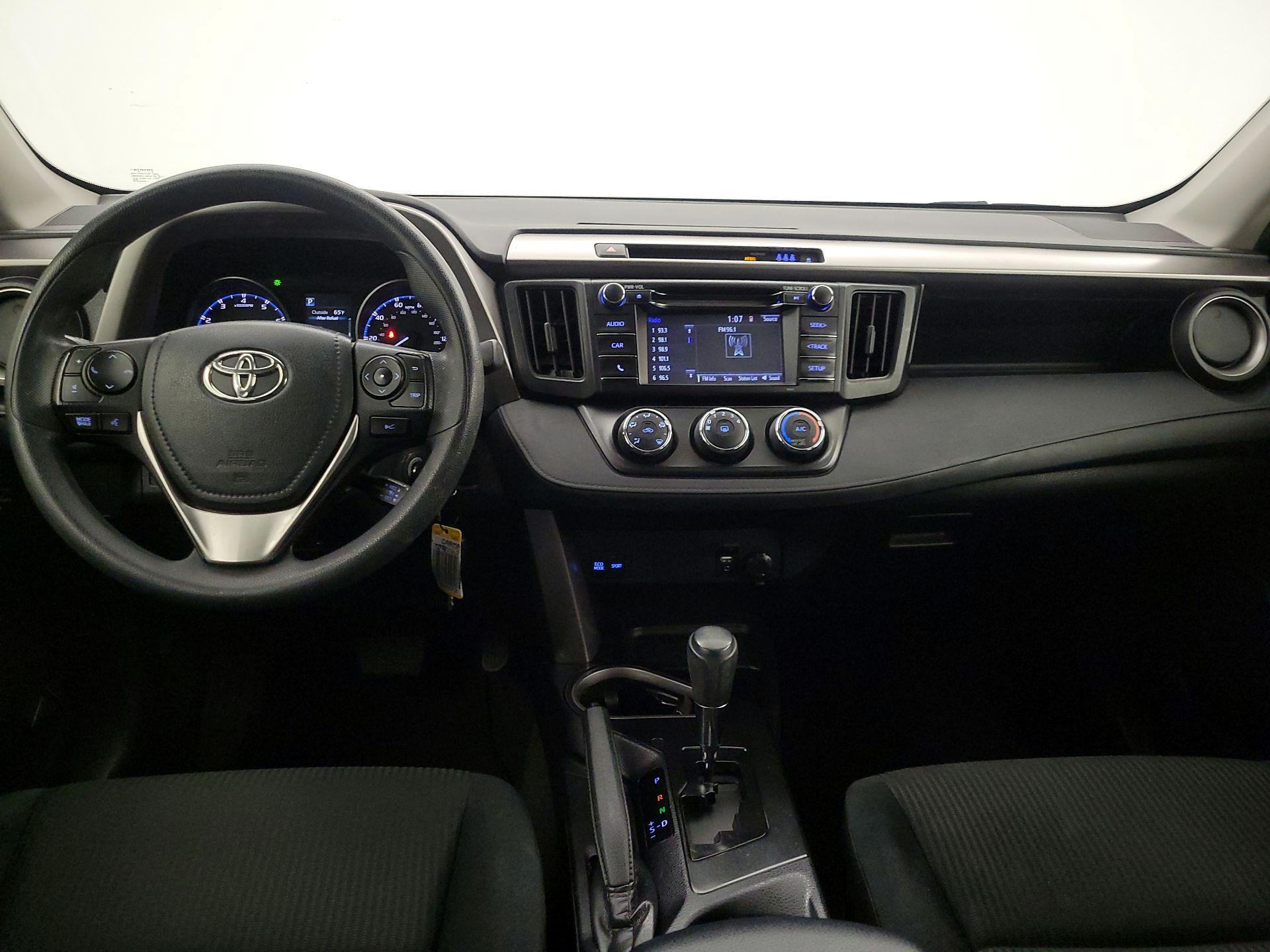Thumbnail: 2017 Toyota RAV4 - 9