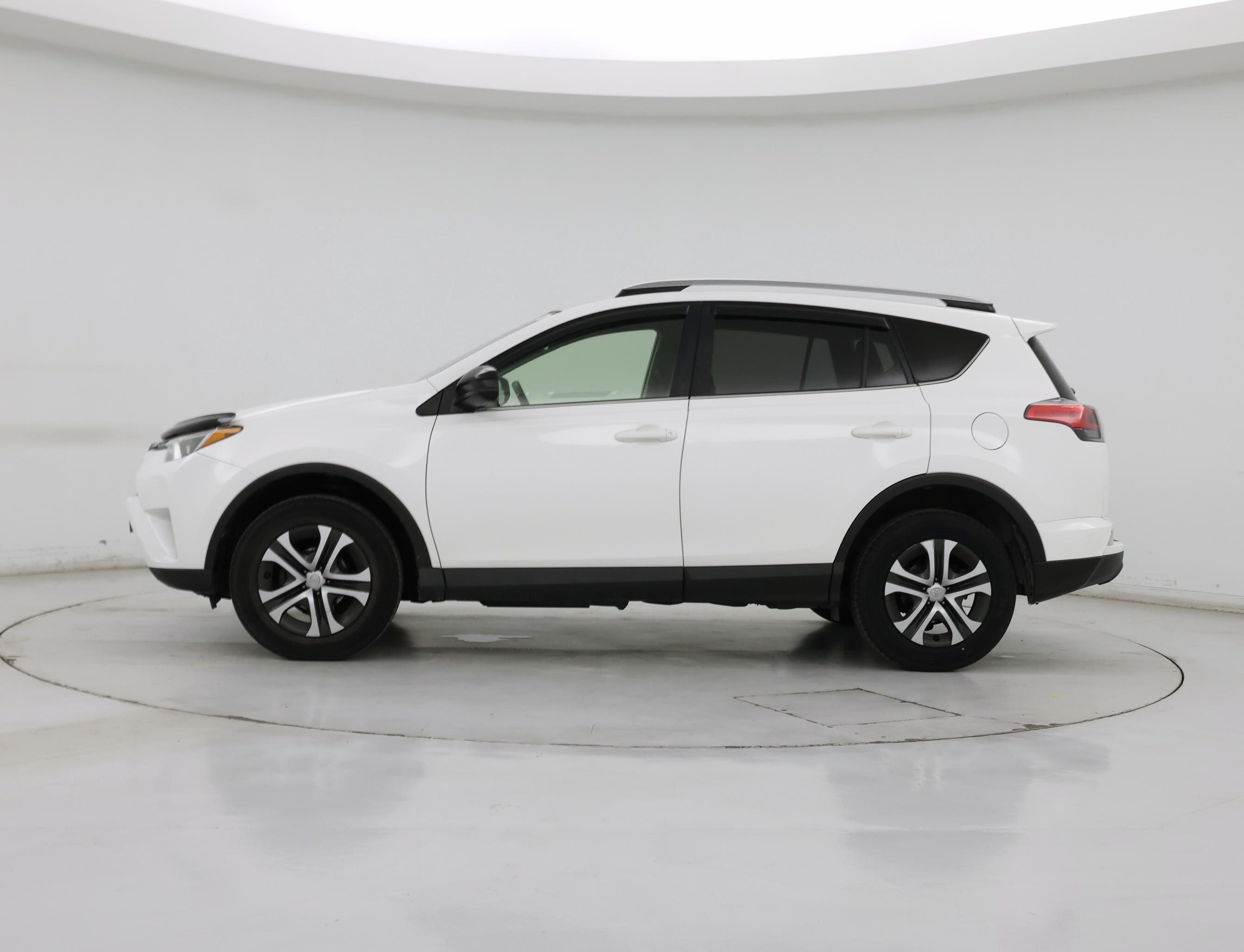Thumbnail: 2017 Toyota RAV4 - 3