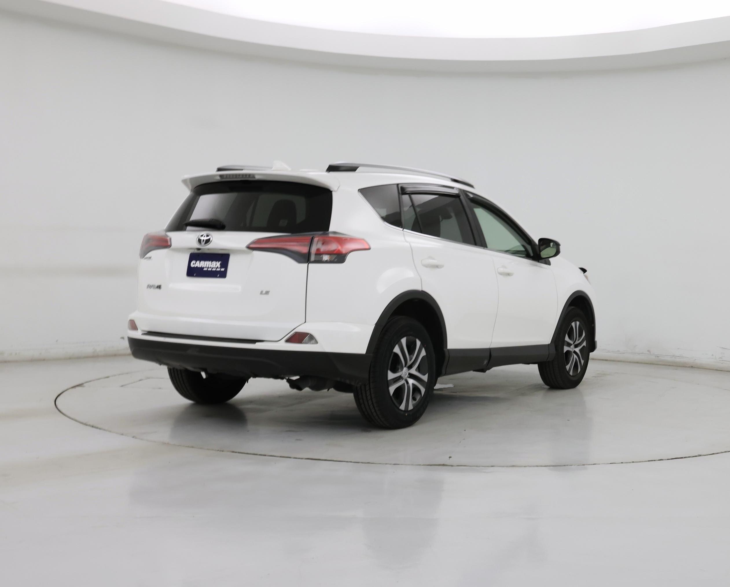 Thumbnail: 2017 Toyota RAV4 - 8