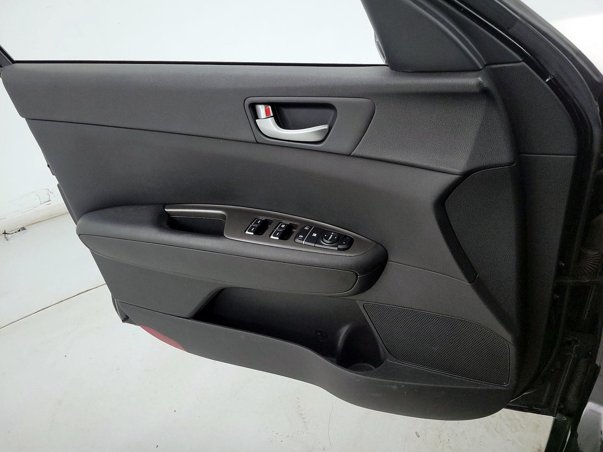 Thumbnail: 2020 Kia Optima - 12