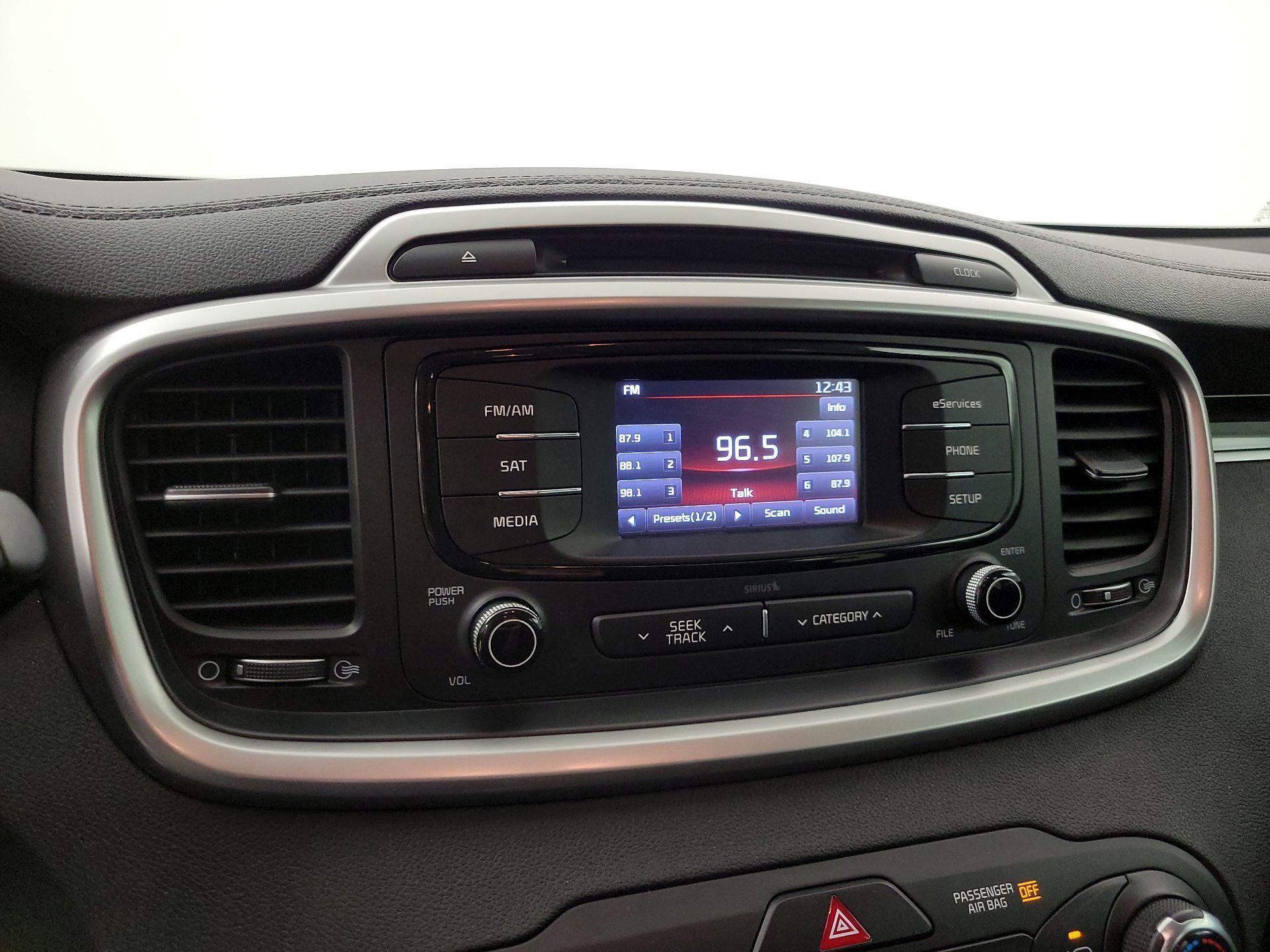 Thumbnail: 2016 Kia Sorento - 15