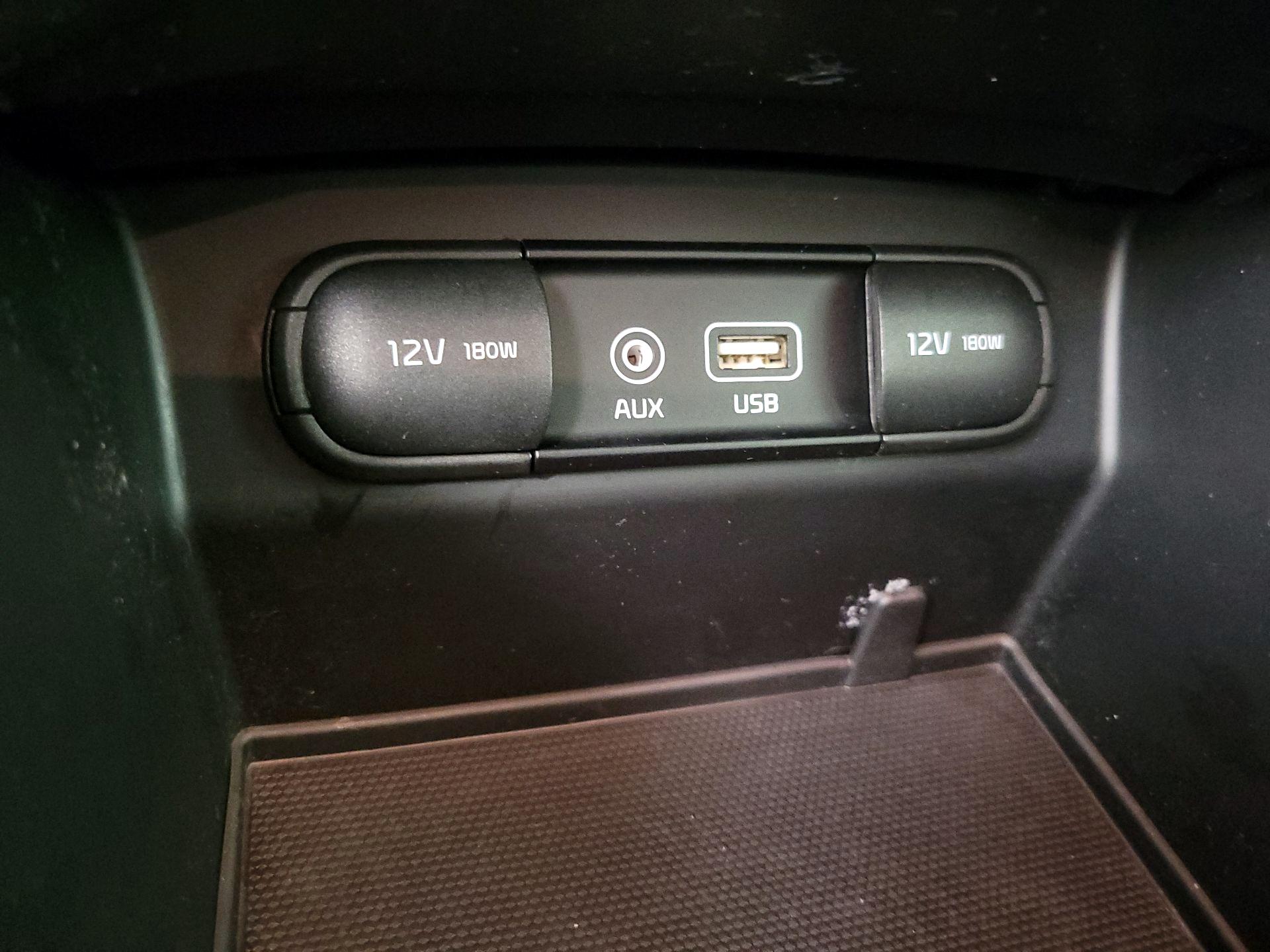 Thumbnail: 2016 Kia Sorento - 18