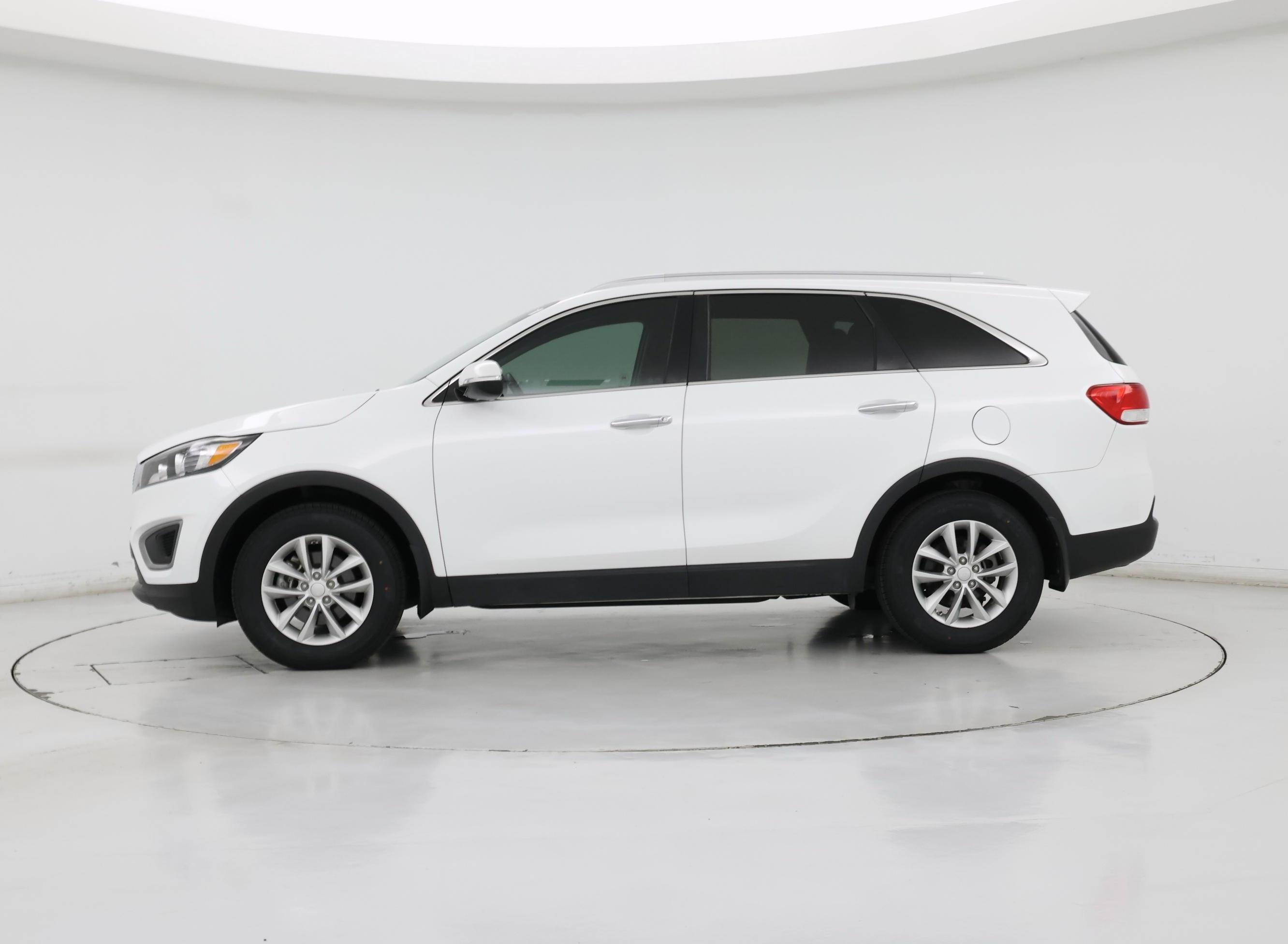 Thumbnail: 2016 Kia Sorento - 3
