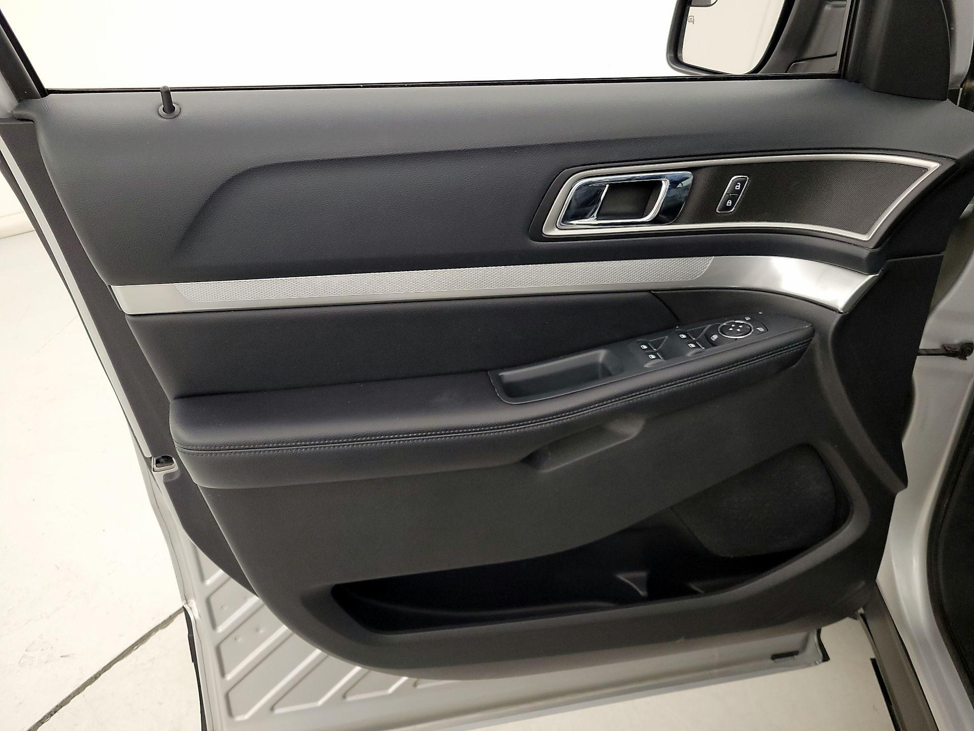 Thumbnail: 2016 Ford Explorer - 12