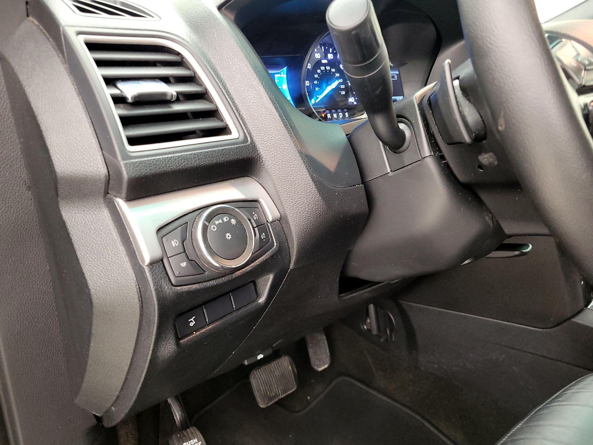 Thumbnail: 2016 Ford Explorer - 13