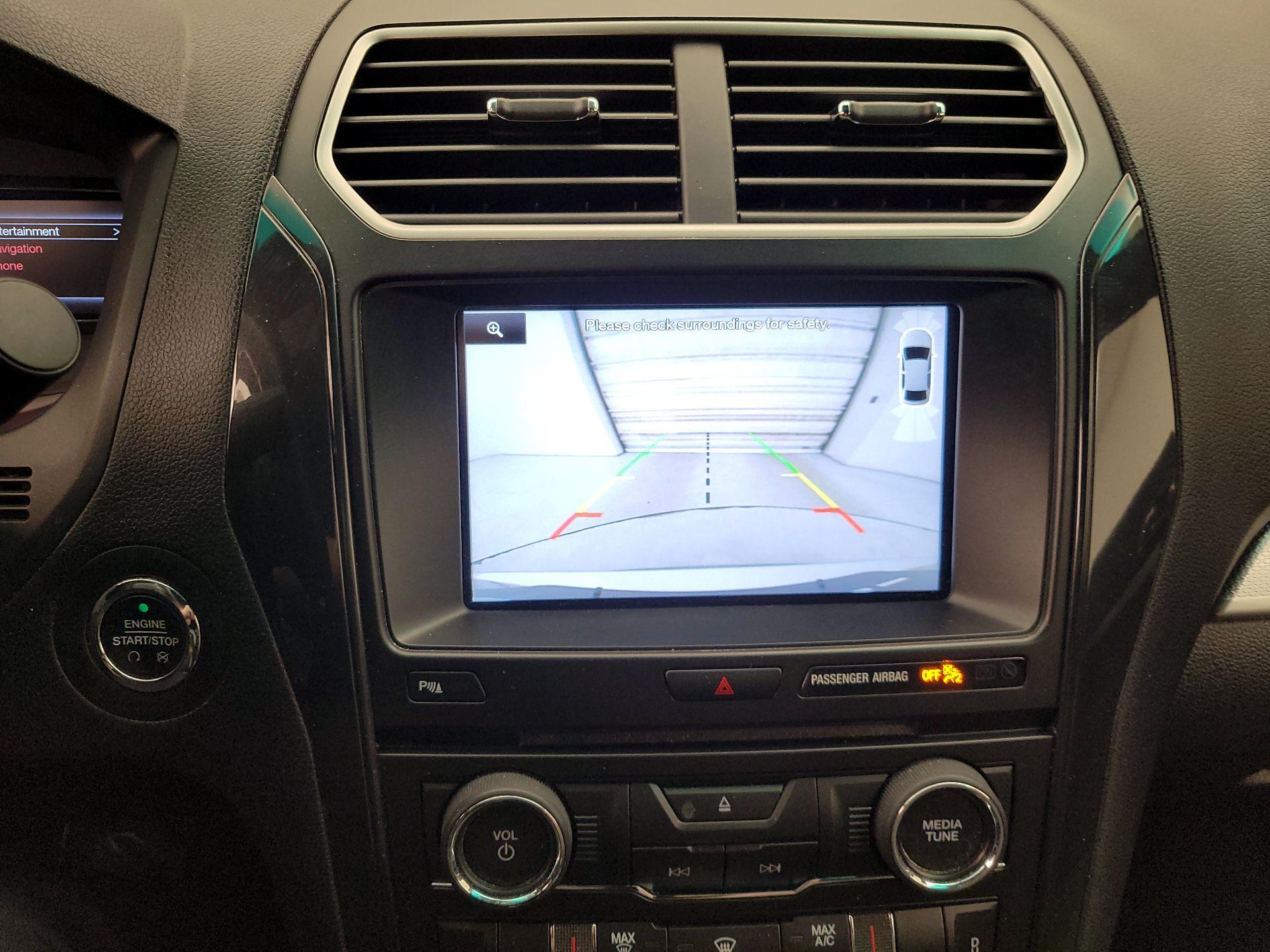 Thumbnail: 2016 Ford Explorer - 15