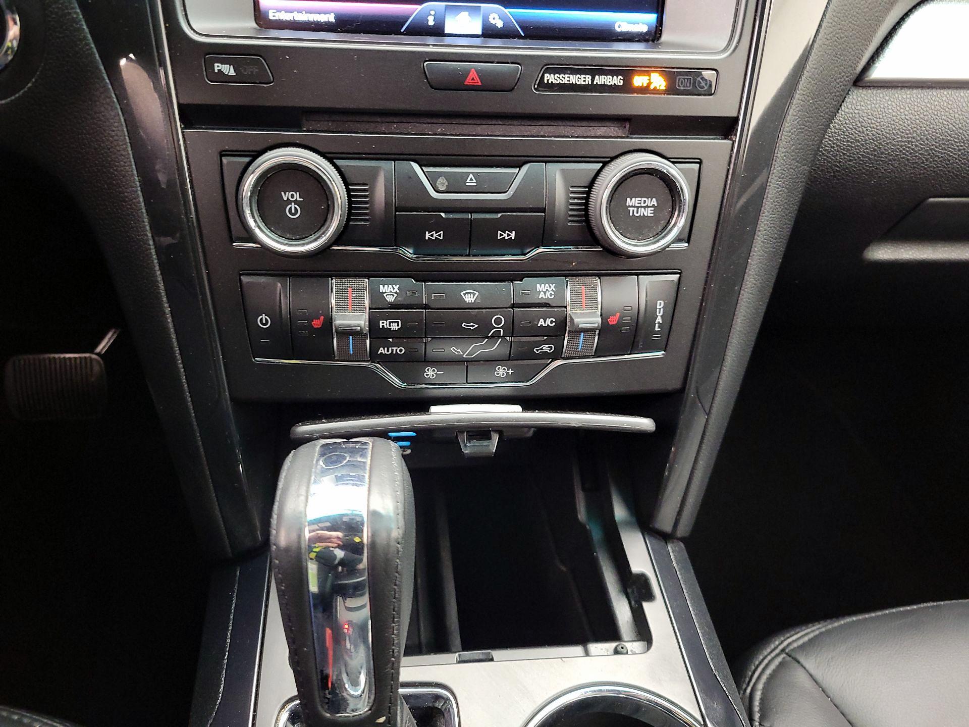 Thumbnail: 2016 Ford Explorer - 17