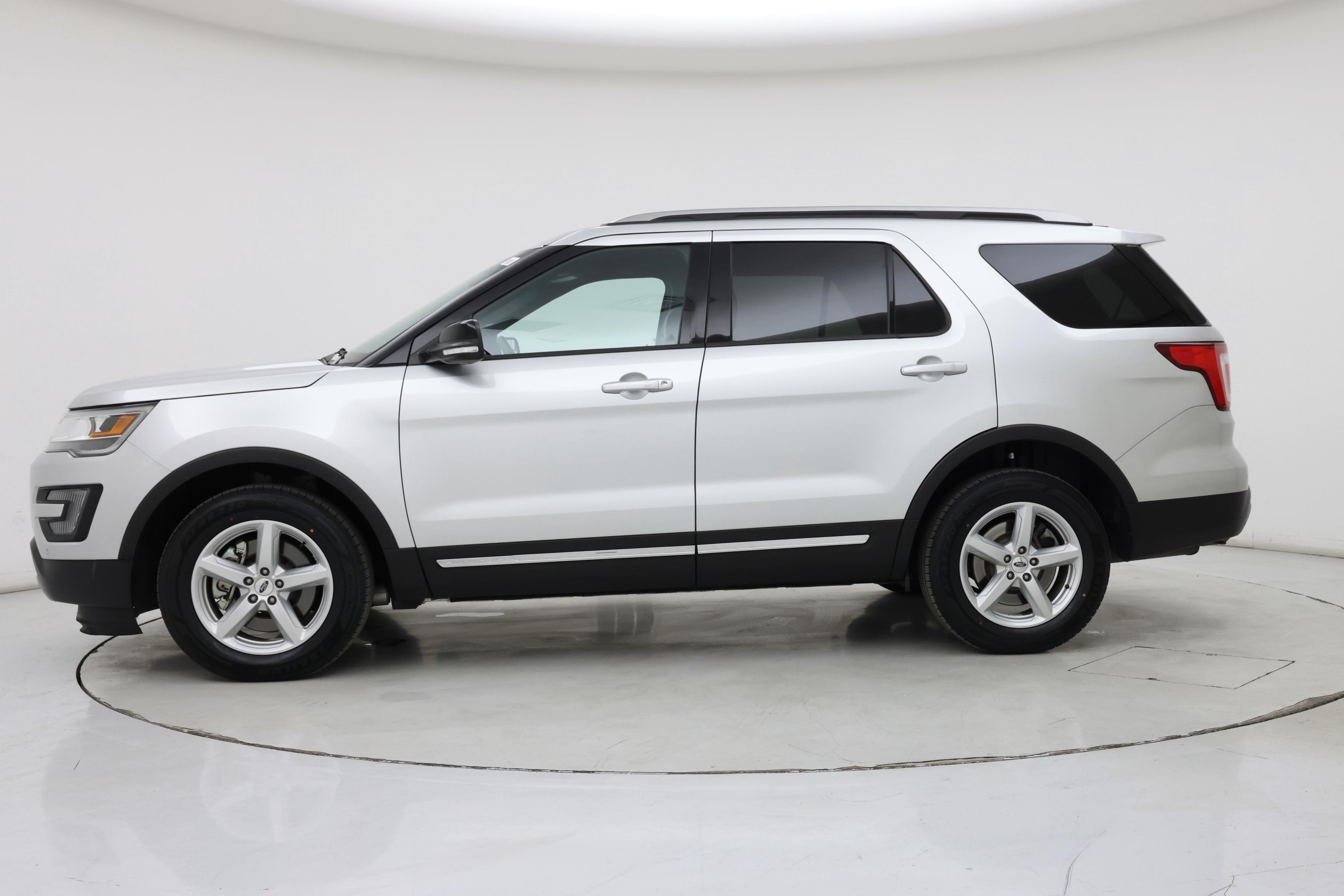 Thumbnail: 2016 Ford Explorer - 3