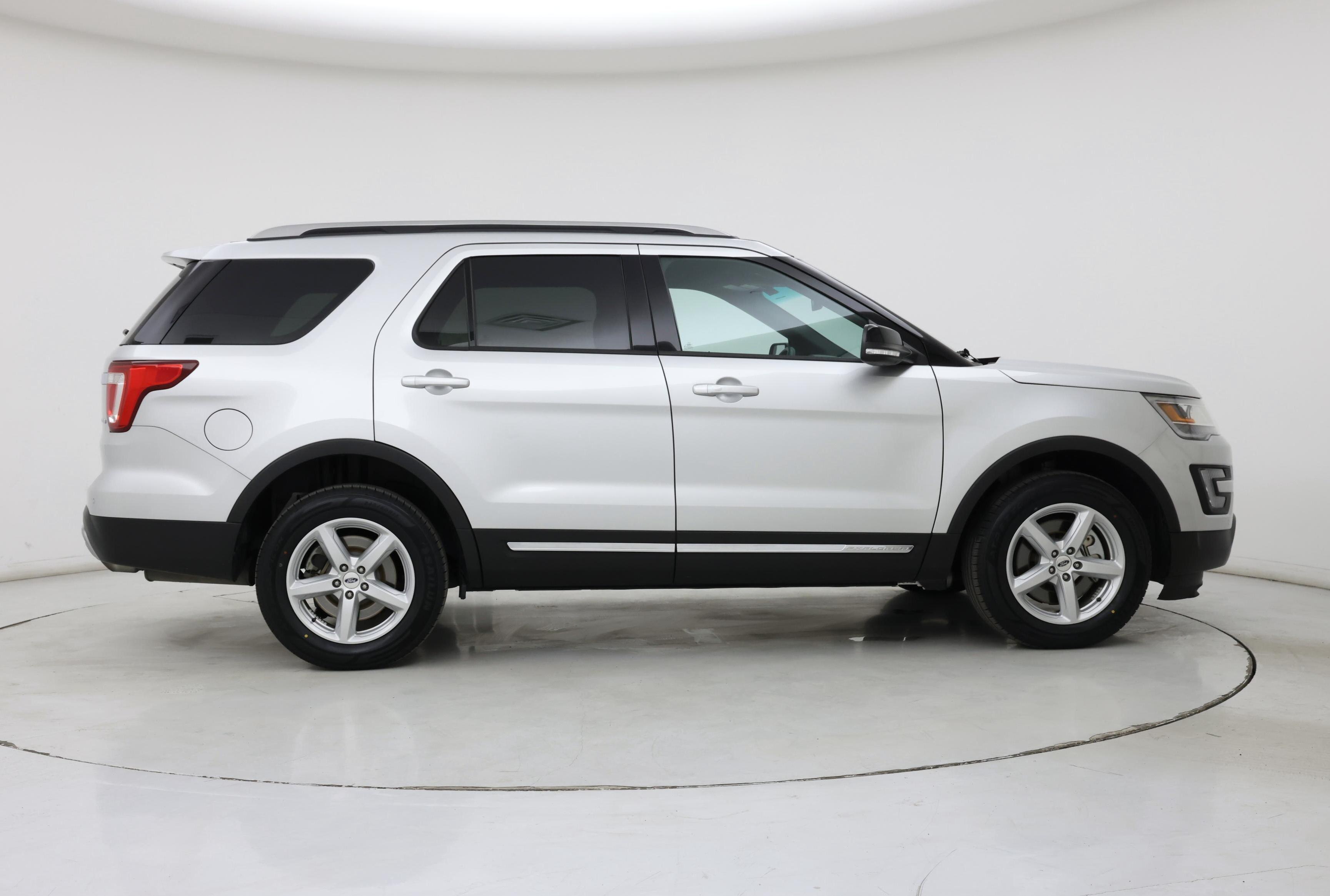 Thumbnail: 2016 Ford Explorer - 7