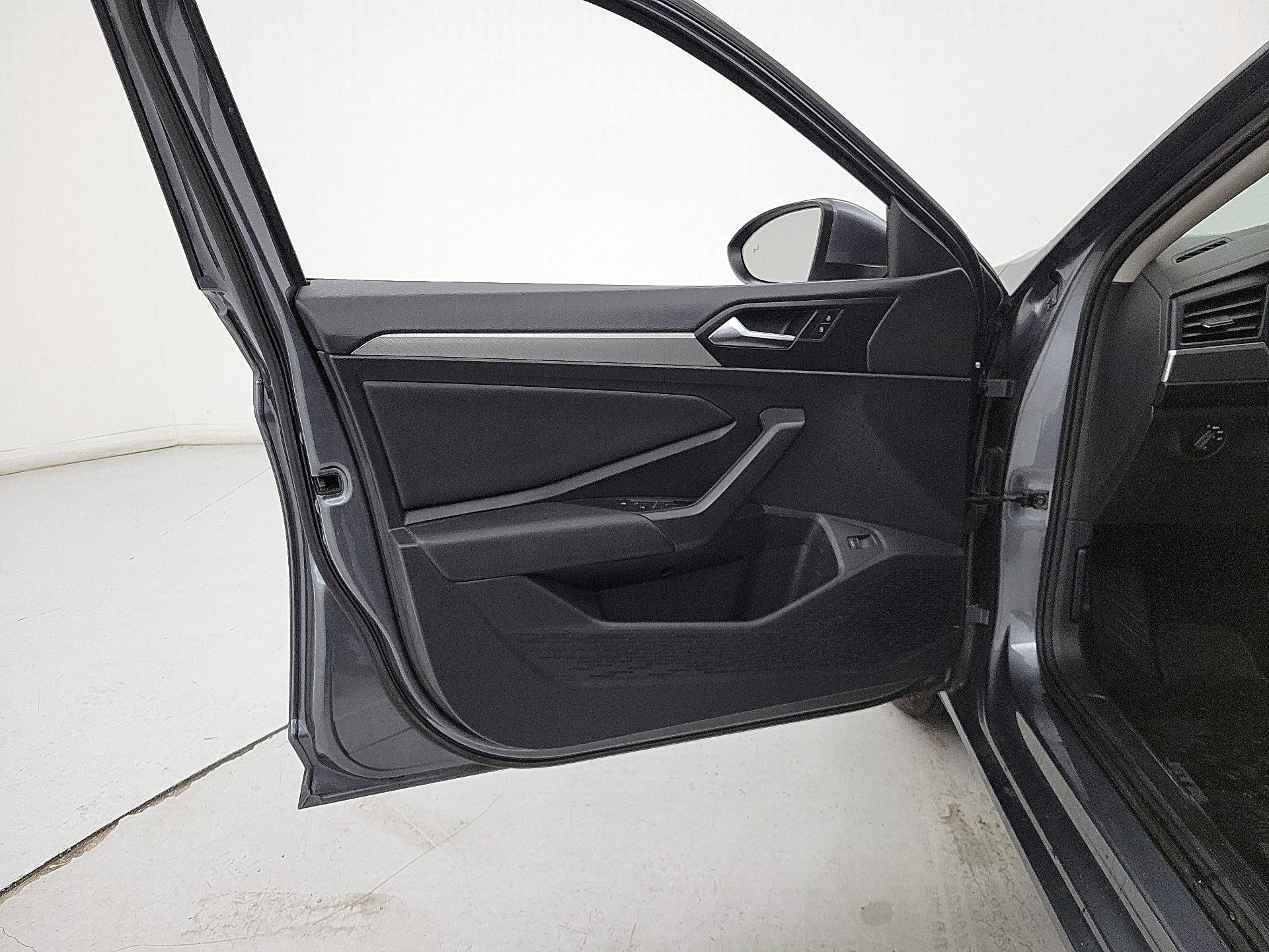 Thumbnail: 2019 Volkswagen Jetta - 12