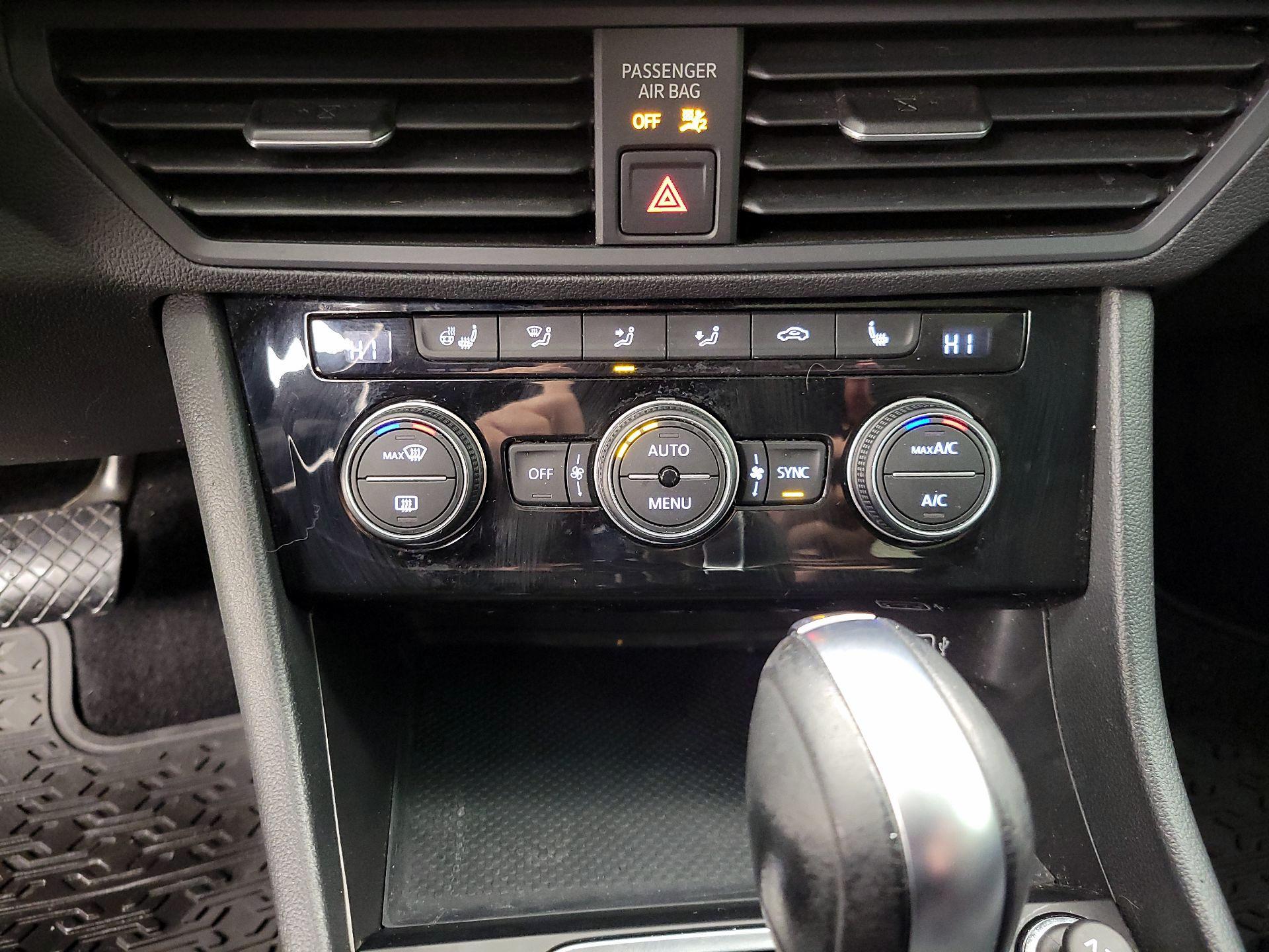 Thumbnail: 2019 Volkswagen Jetta - 16