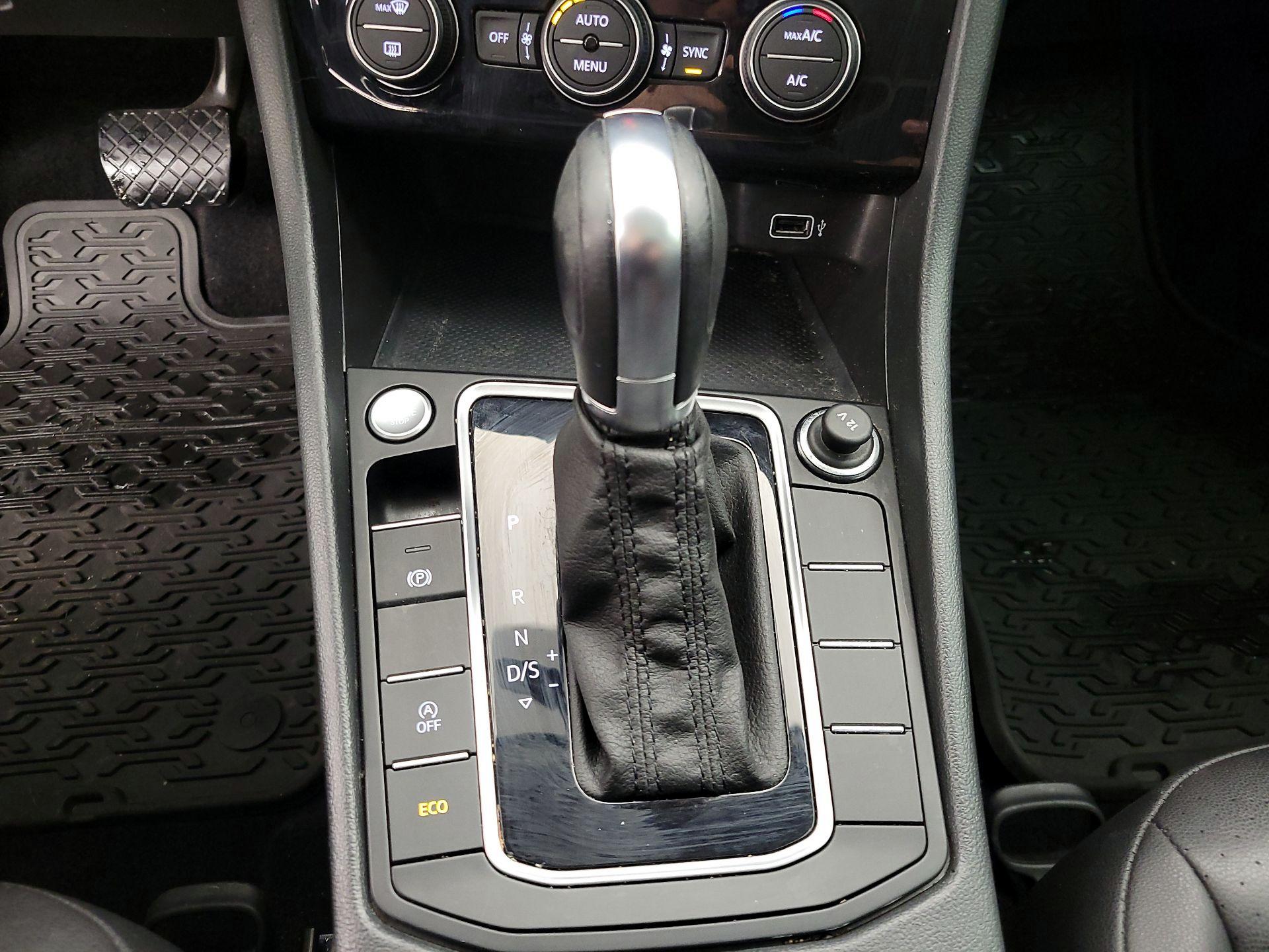 Thumbnail: 2019 Volkswagen Jetta - 17