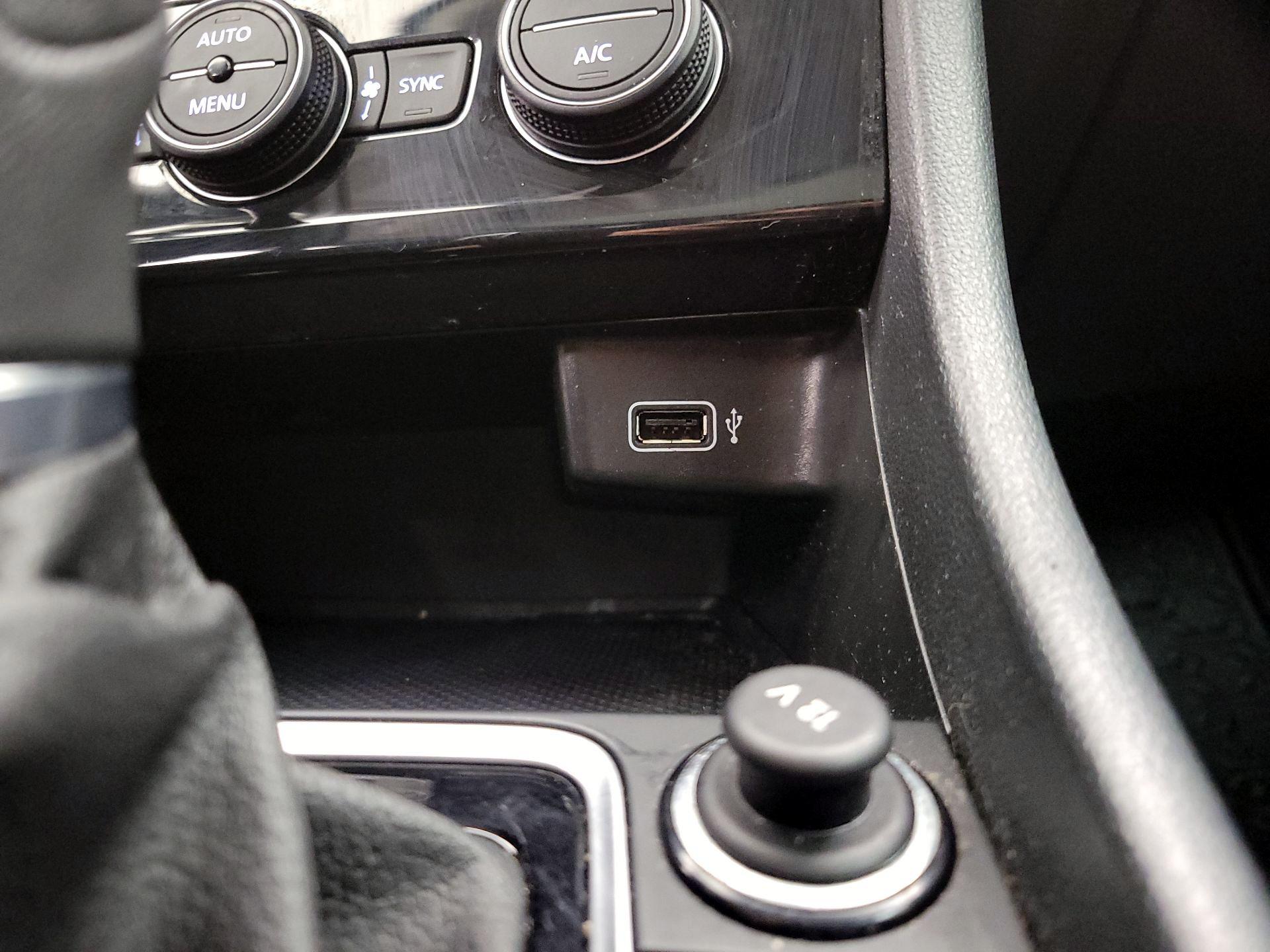 Thumbnail: 2019 Volkswagen Jetta - 18