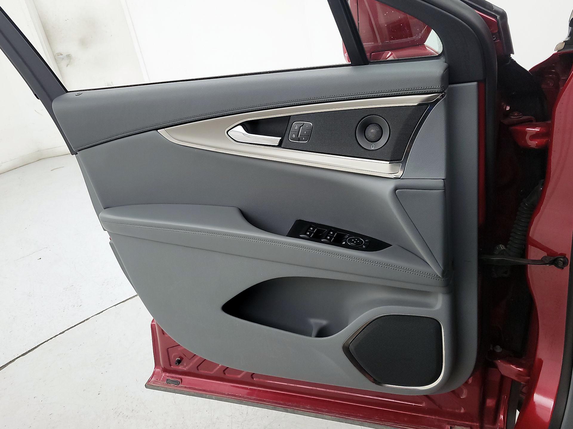 Thumbnail: 2020 Lincoln Nautilus - 12