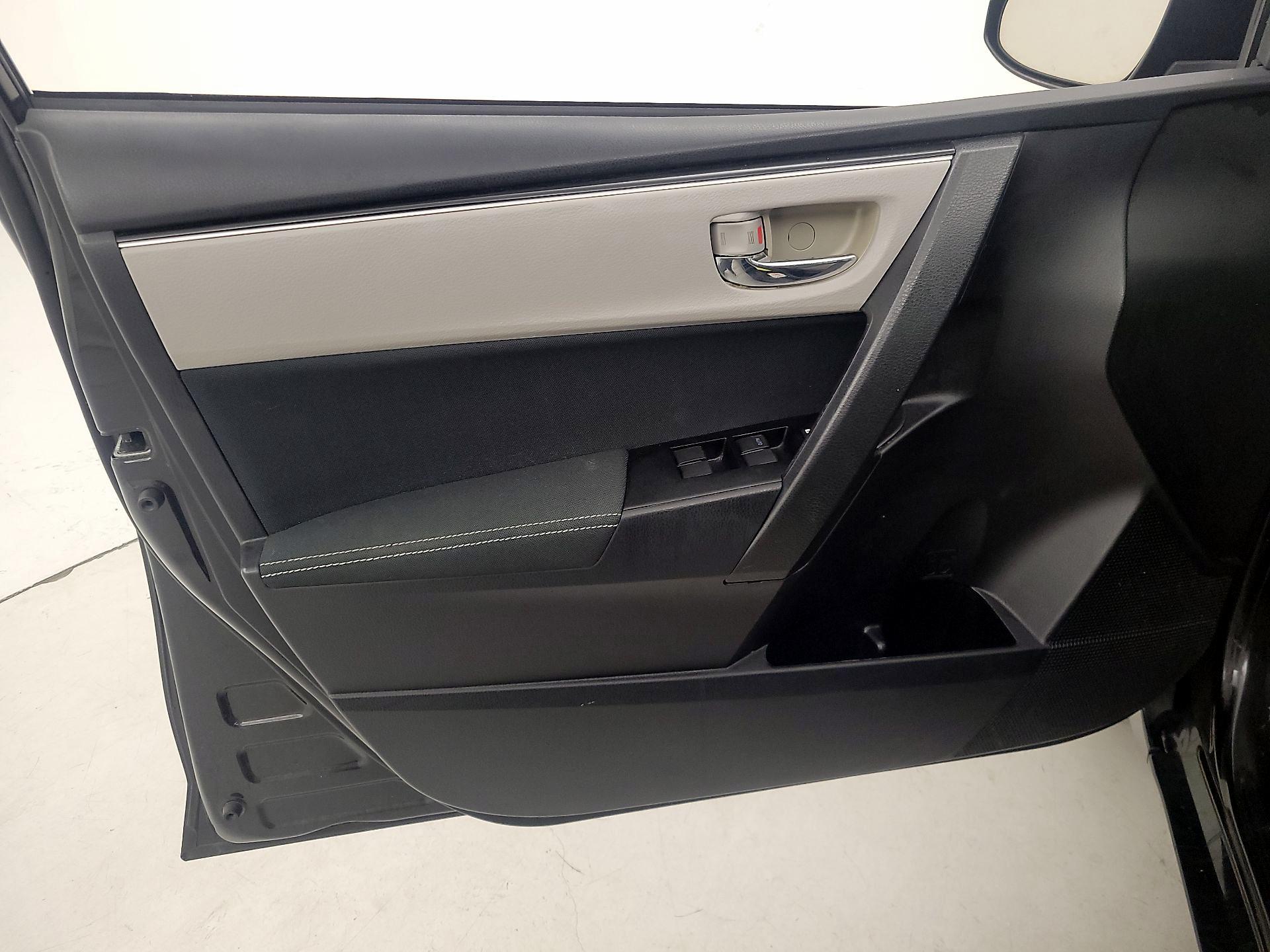 Thumbnail: 2017 Toyota Corolla - 12